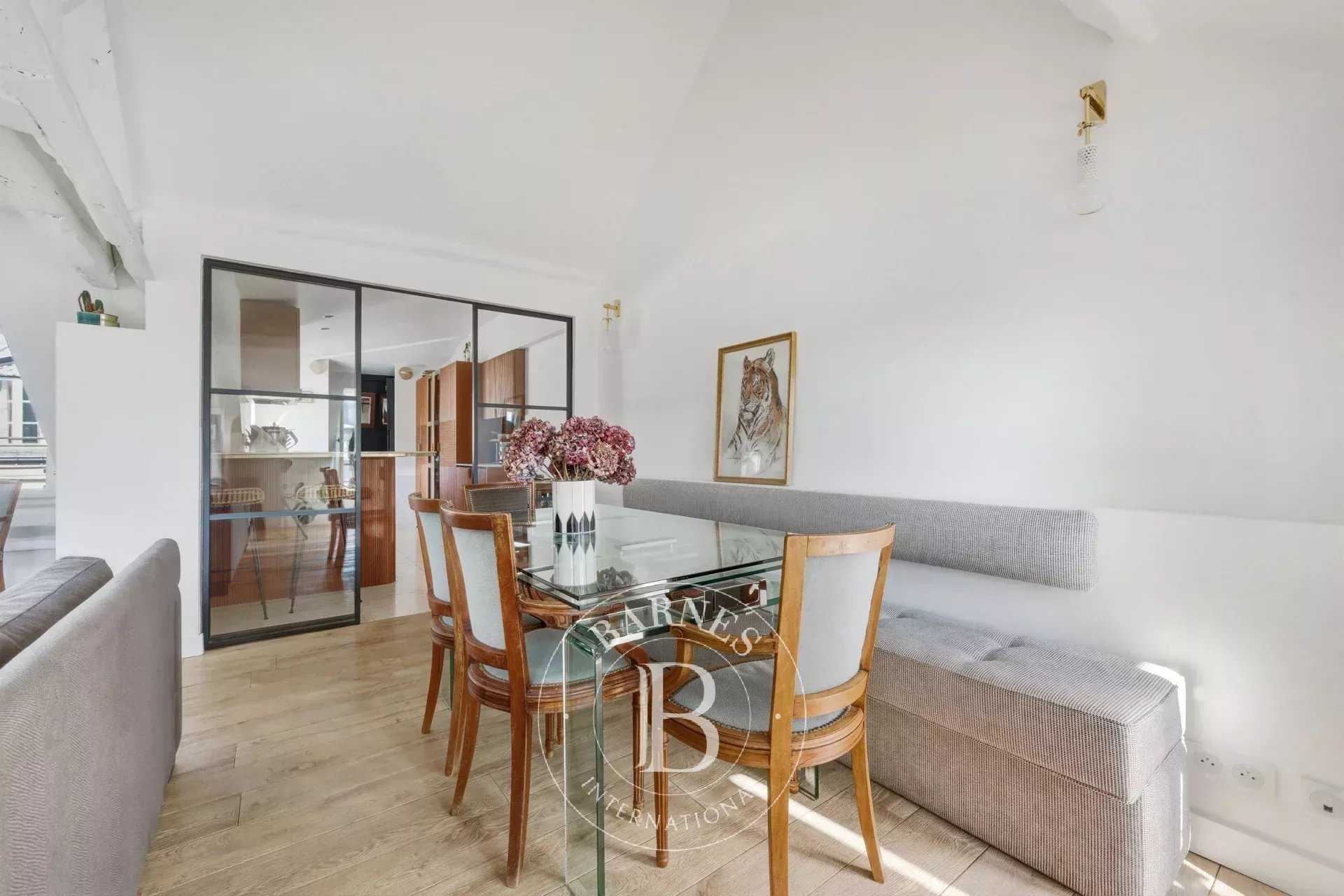 Paris  - Appartement 5 Pi&egrave;ces 3 Chambres