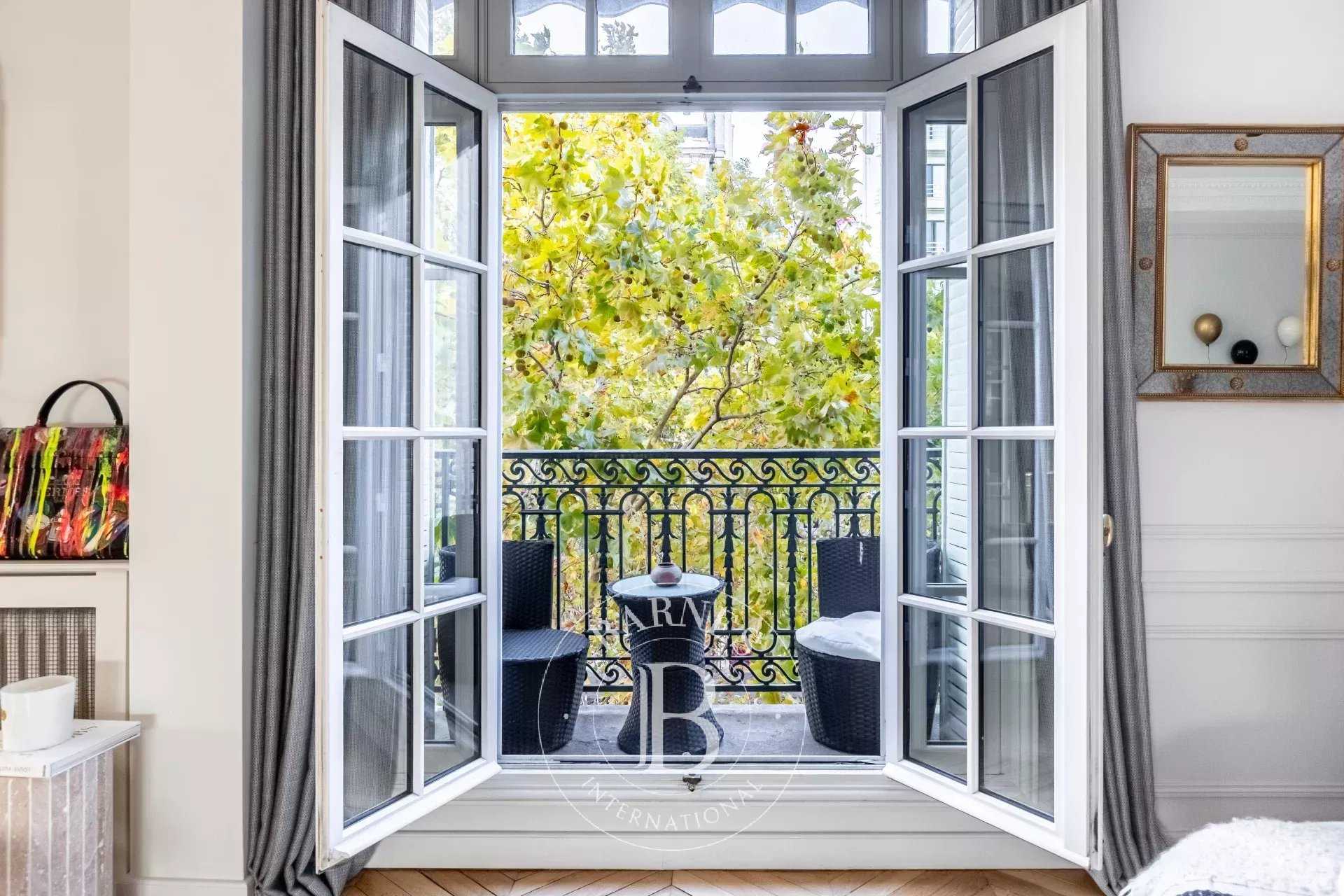 Paris  - Appartement 6 Pièces 4 Chambres