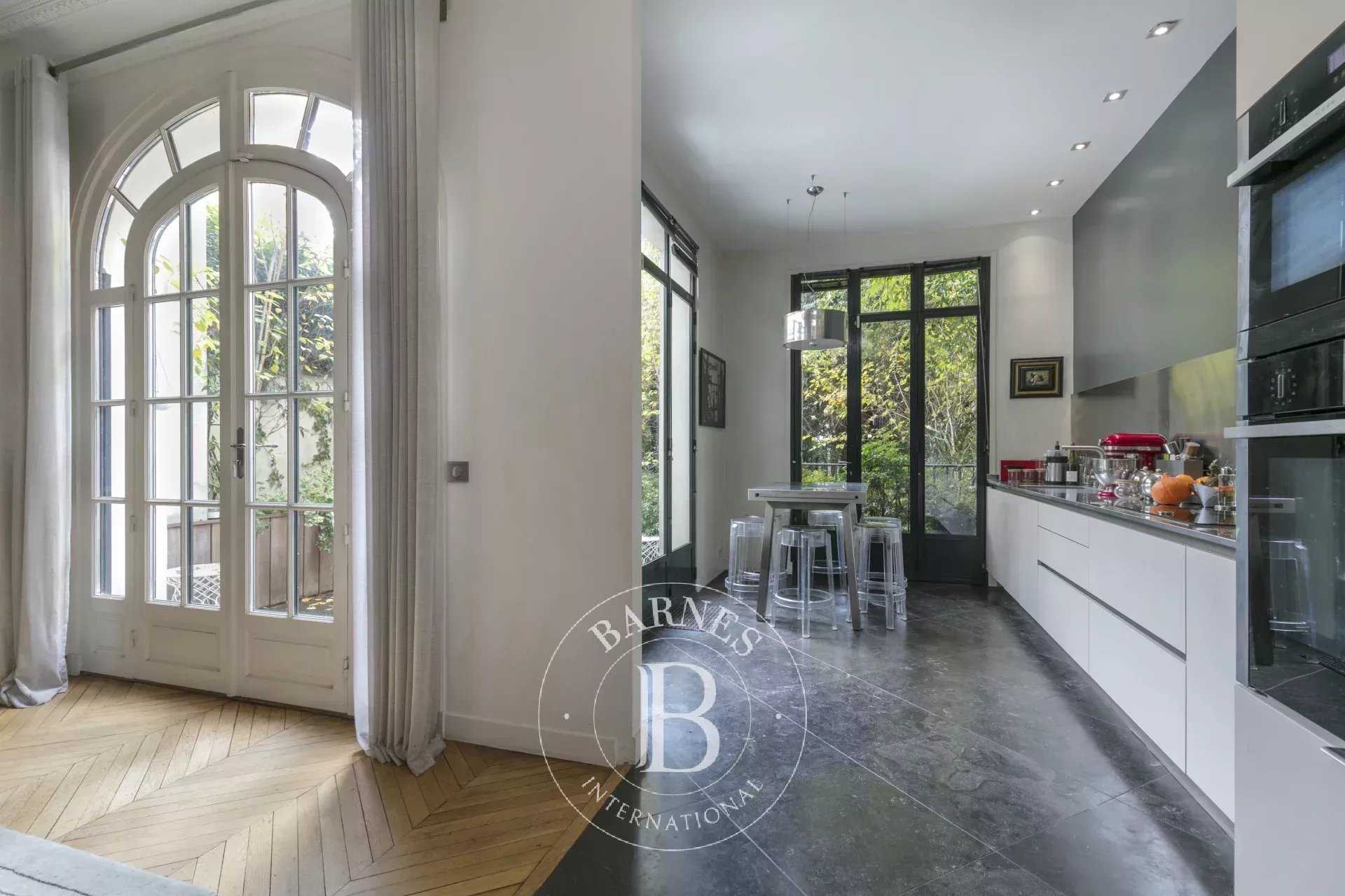 Paris  - Mansion 6 Bedrooms