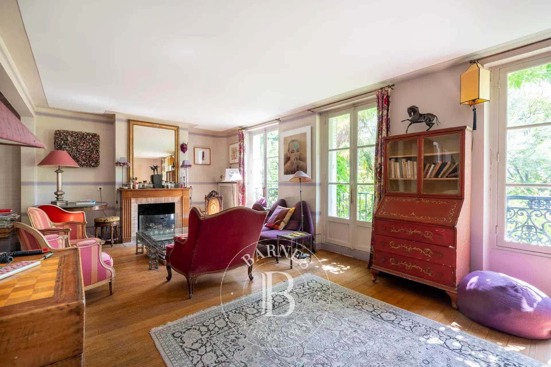 Paris  - House 5 Bedrooms