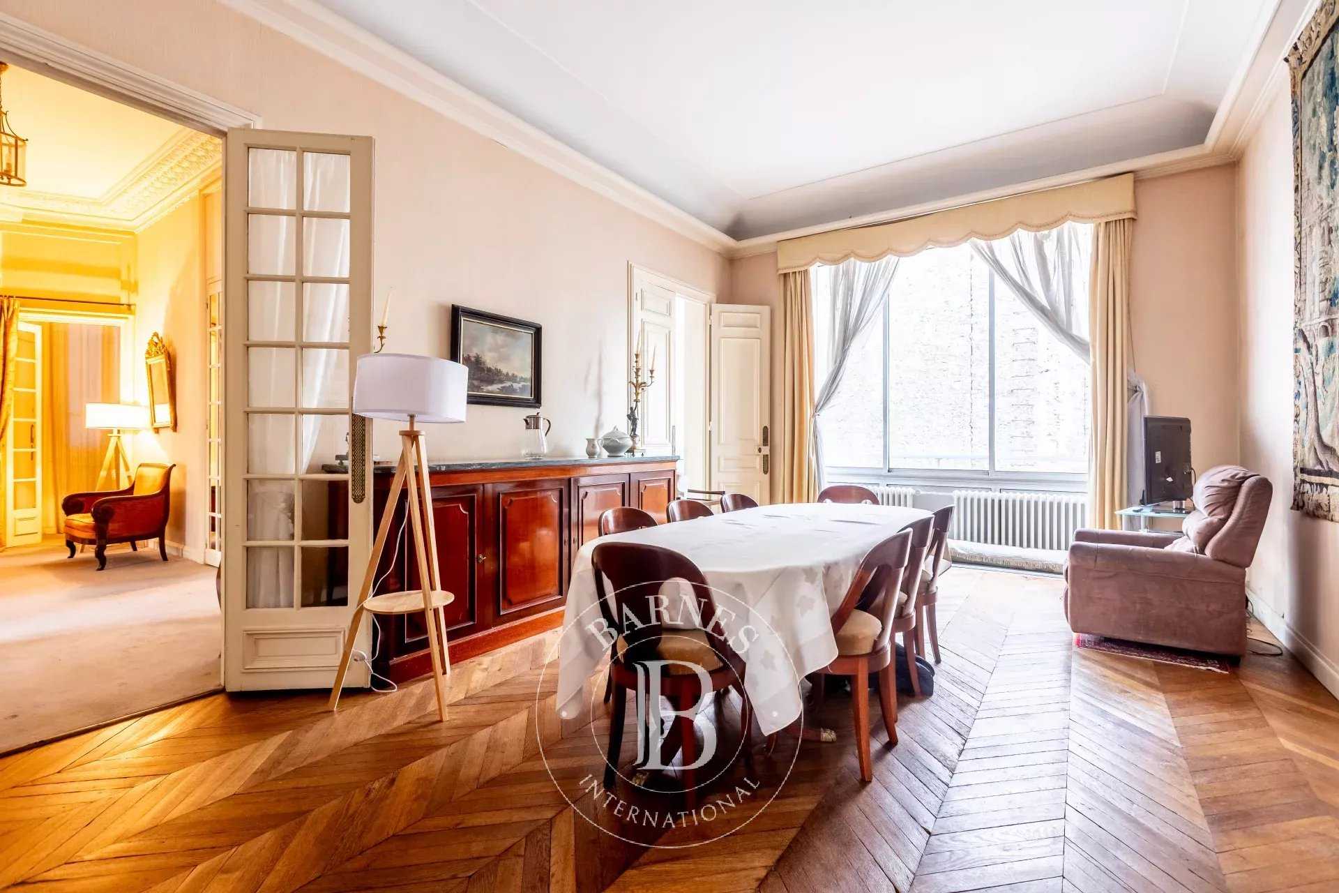 Paris  - Piso 8 Cuartos 5 Habitaciones