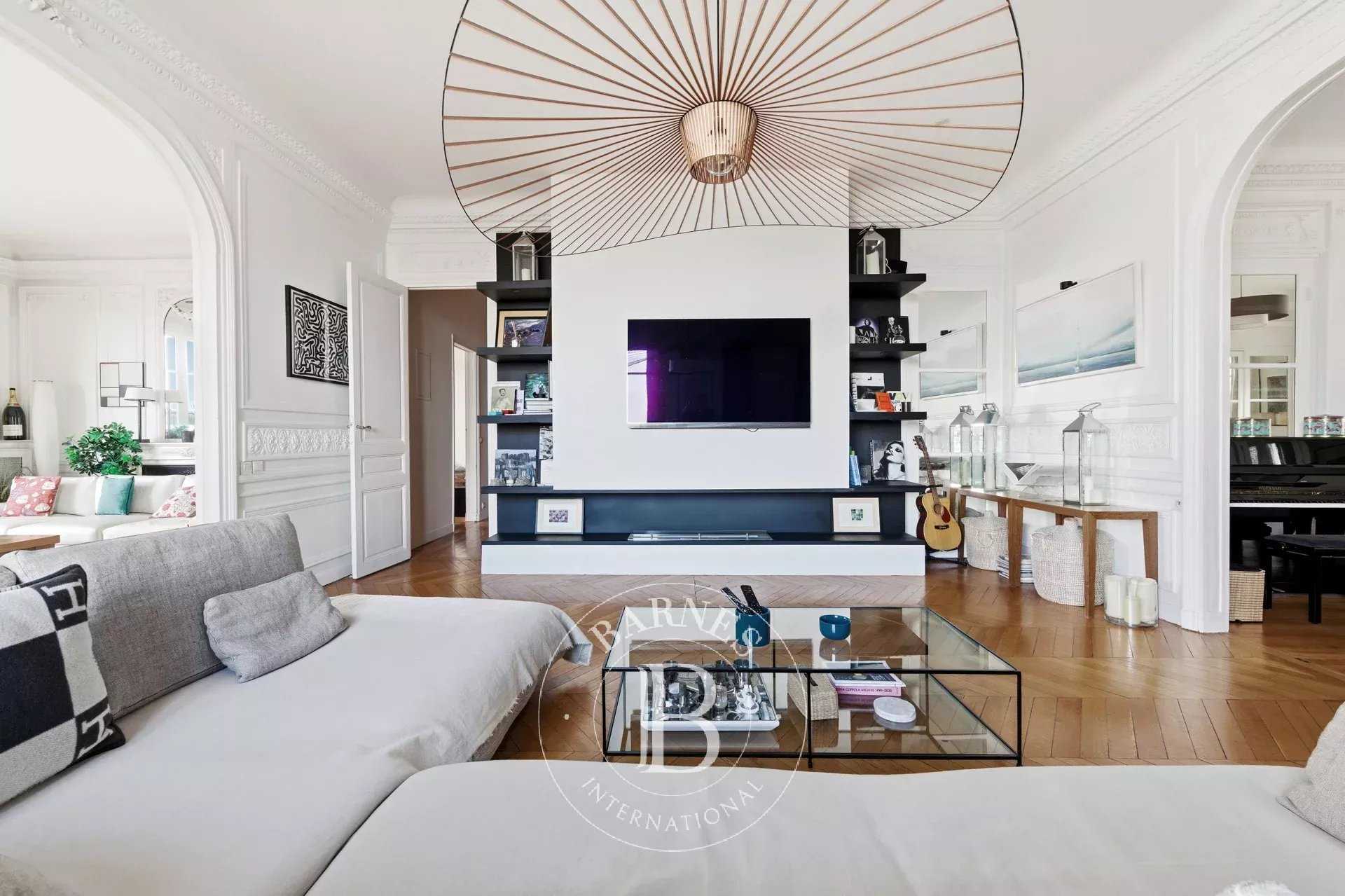 Paris  - Appartement 7 Pi&egrave;ces 4 Chambres