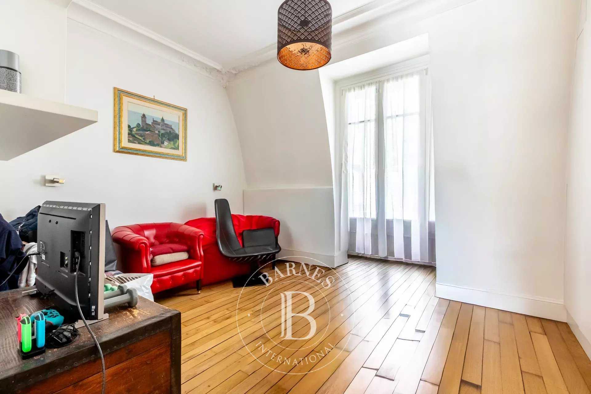 Paris  - Appartement 5 Pièces 3 Chambres