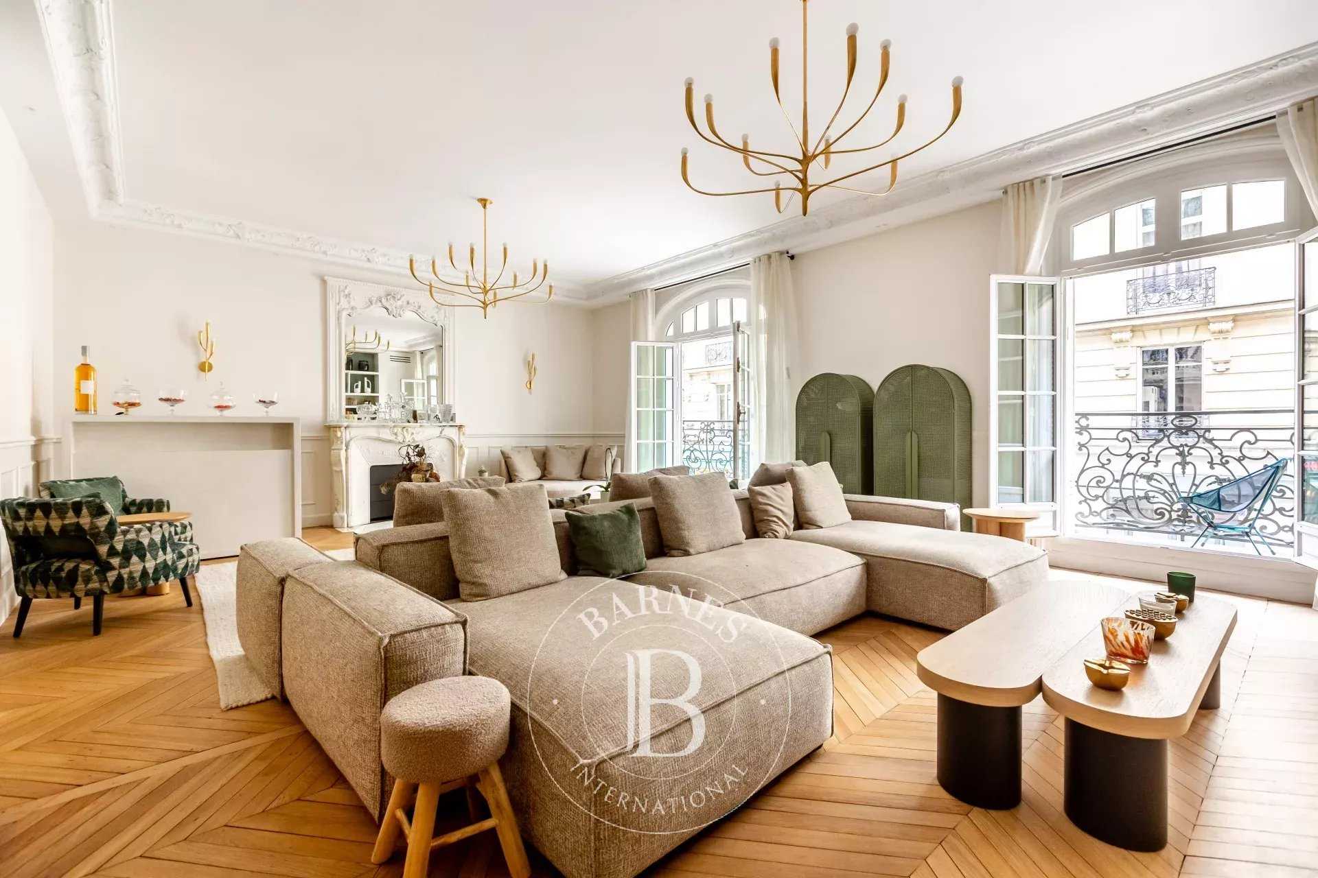 Paris  - Appartement 6 Pièces 3 Chambres