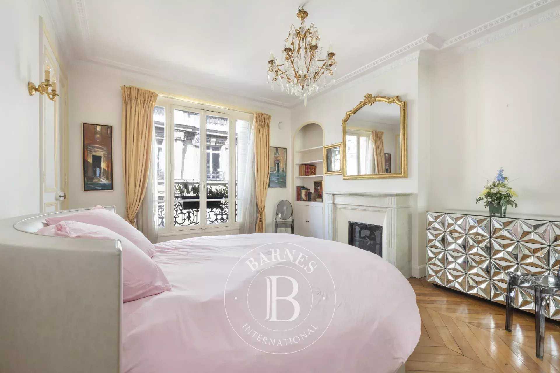 Paris  - Apartment 4 Bedrooms