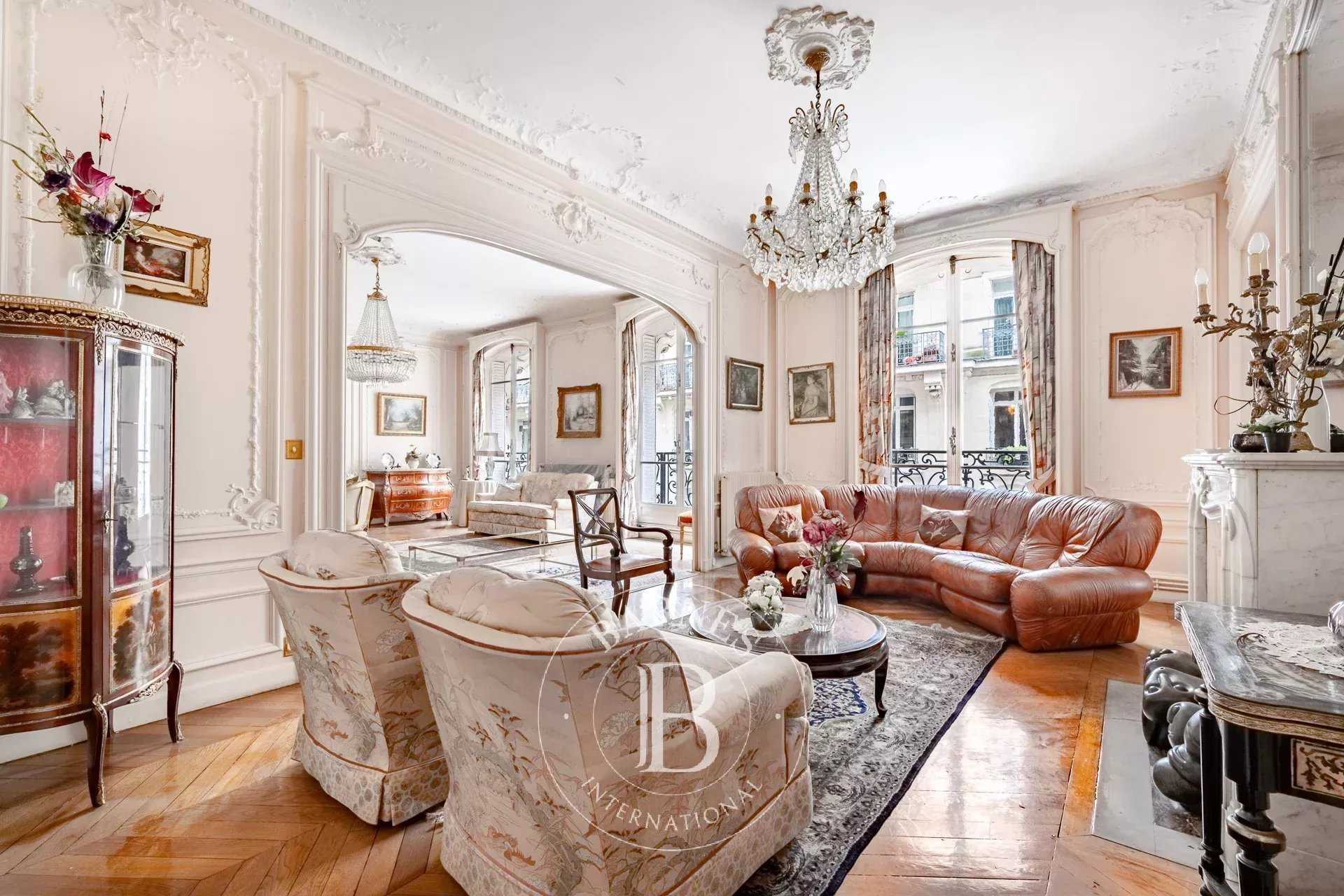 Paris  - Appartement 6 Pièces 4 Chambres