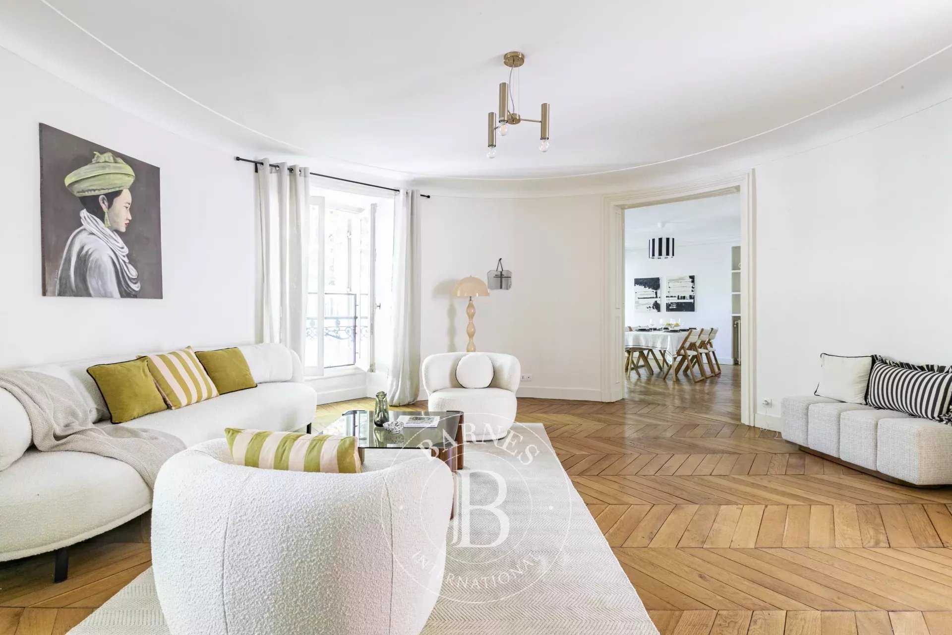 Paris  - Appartement 5 Pi&egrave;ces 3 Chambres