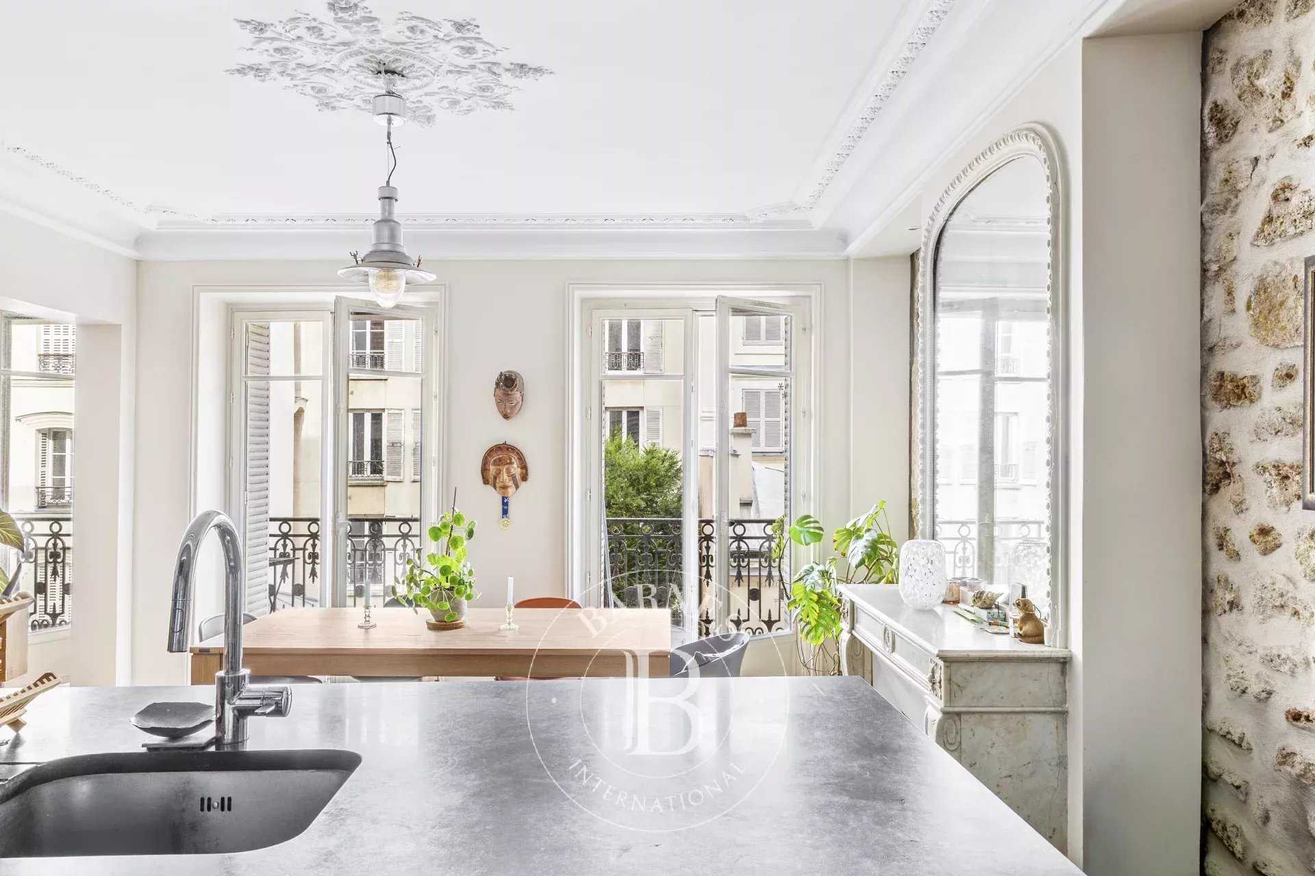Paris  - Appartement 5 Pièces 3 Chambres