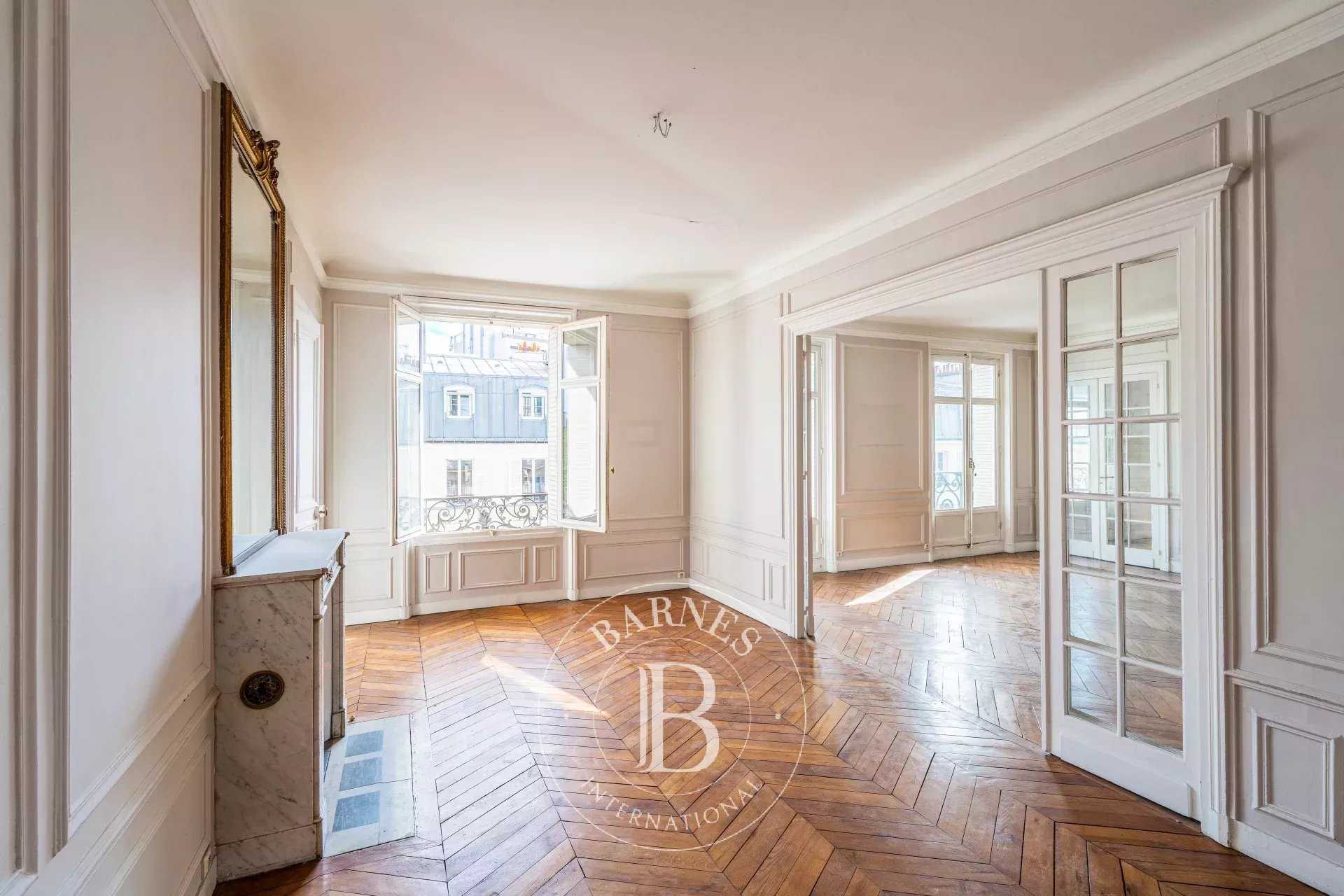 Paris  - Appartement 5 Pièces 4 Chambres
