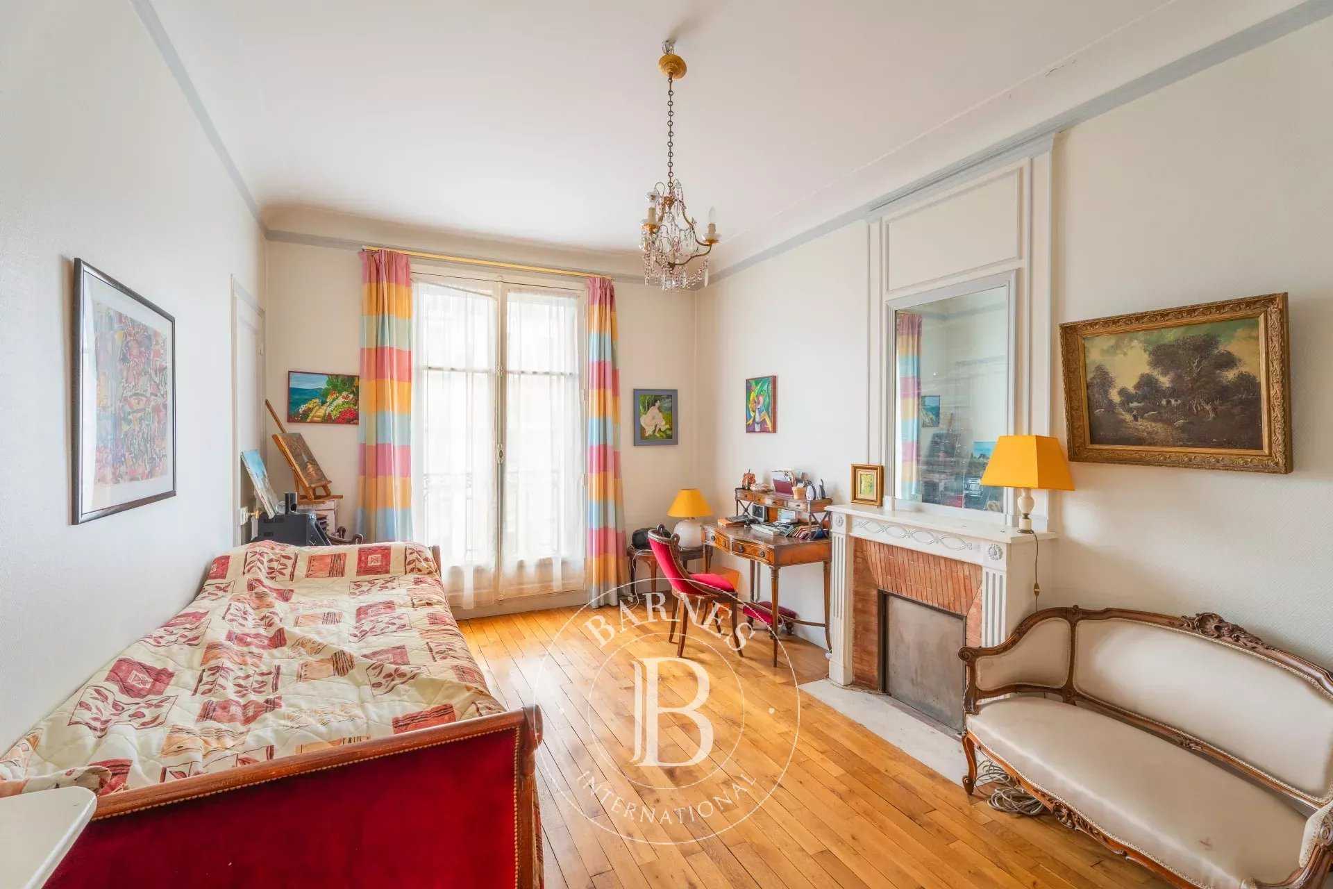 Paris  - Appartement 5 Pièces 3 Chambres