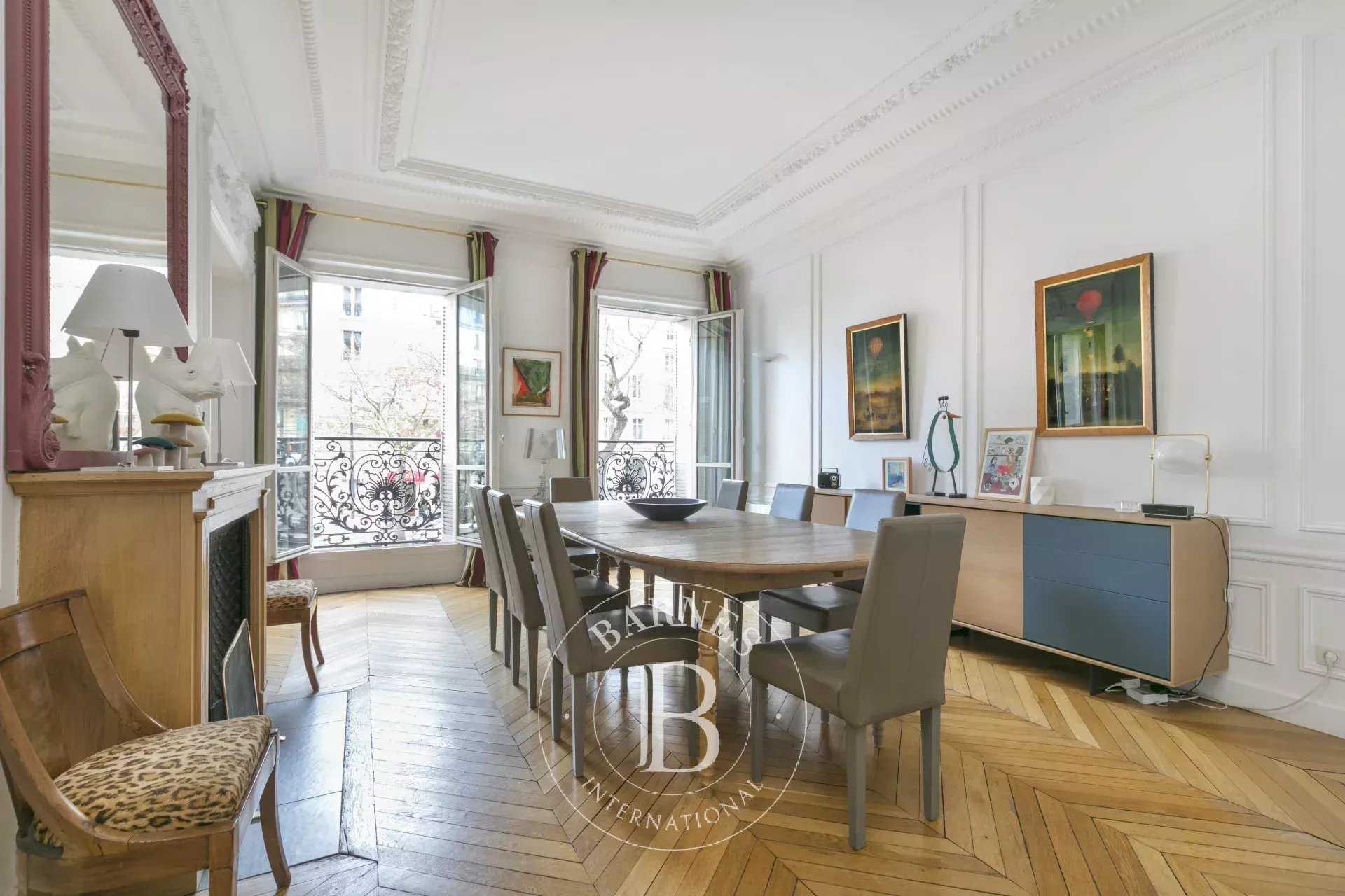 Paris  - Appartement 5 Pièces 3 Chambres