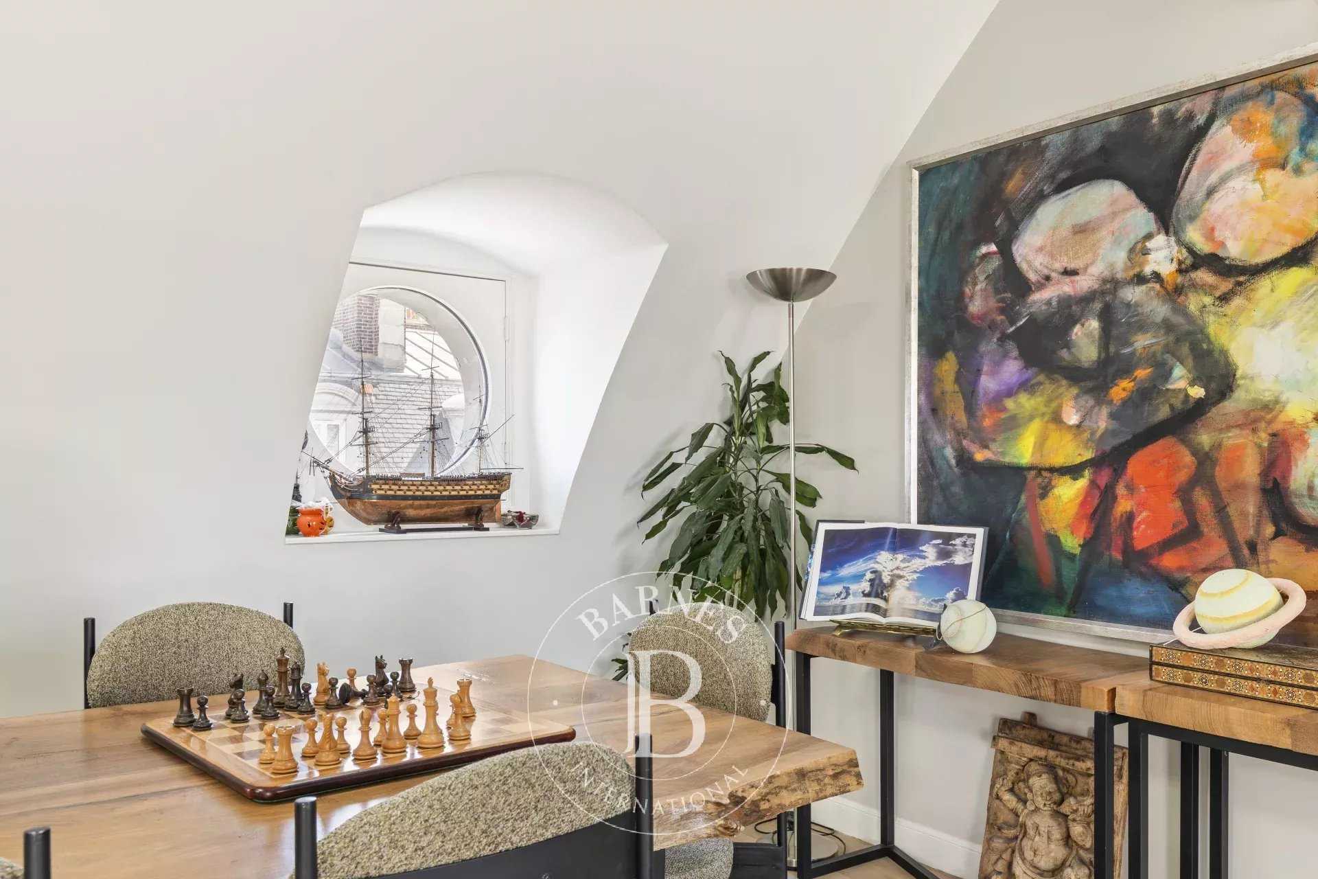 Paris  - Appartement 5 Pièces 3 Chambres