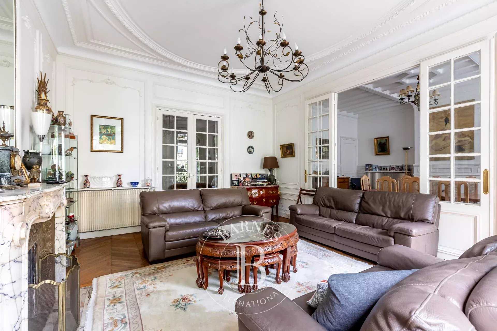 Paris  - Appartement 5 Pi&egrave;ces 3 Chambres