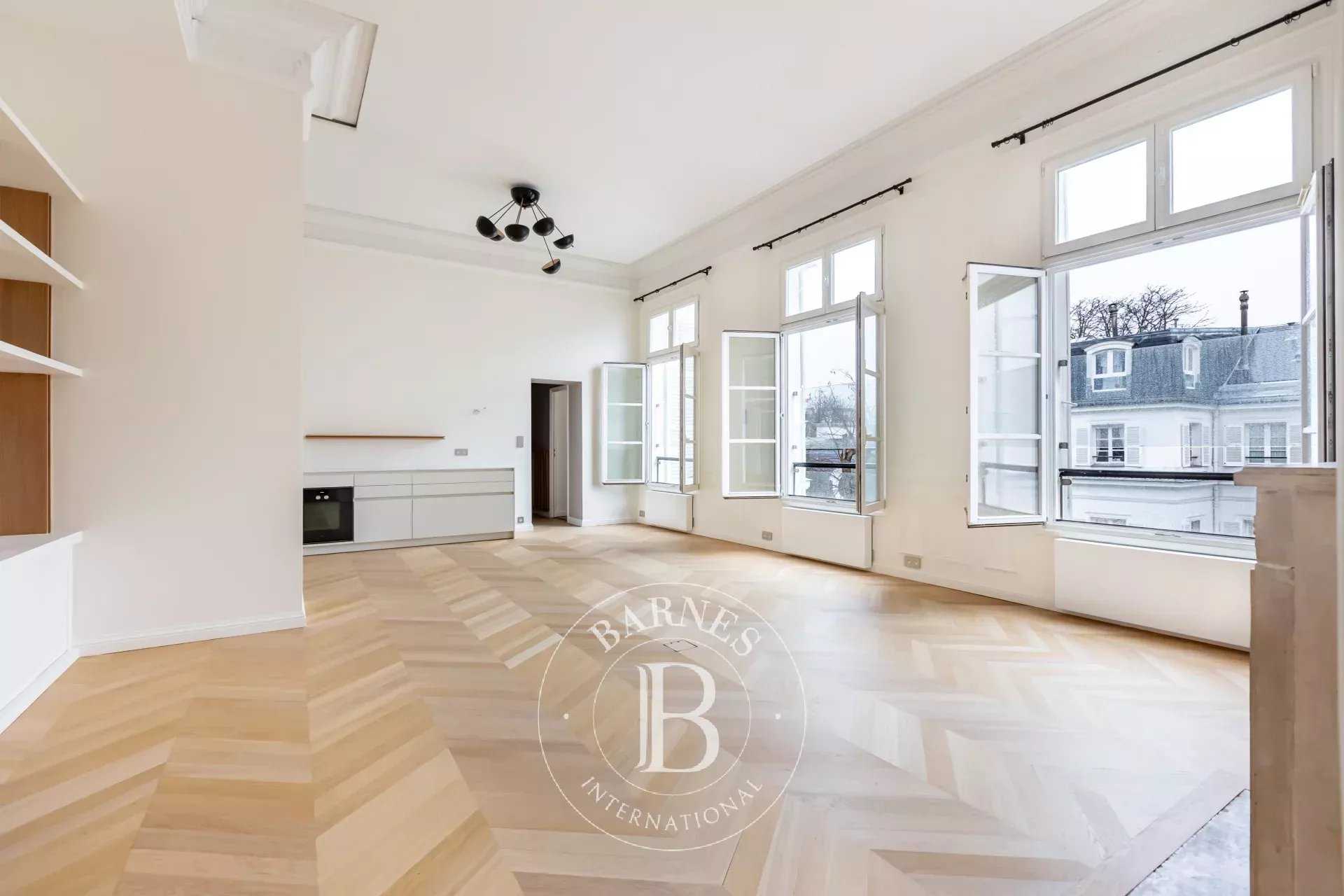 Paris  - Appartement 6 Pi&egrave;ces 3 Chambres