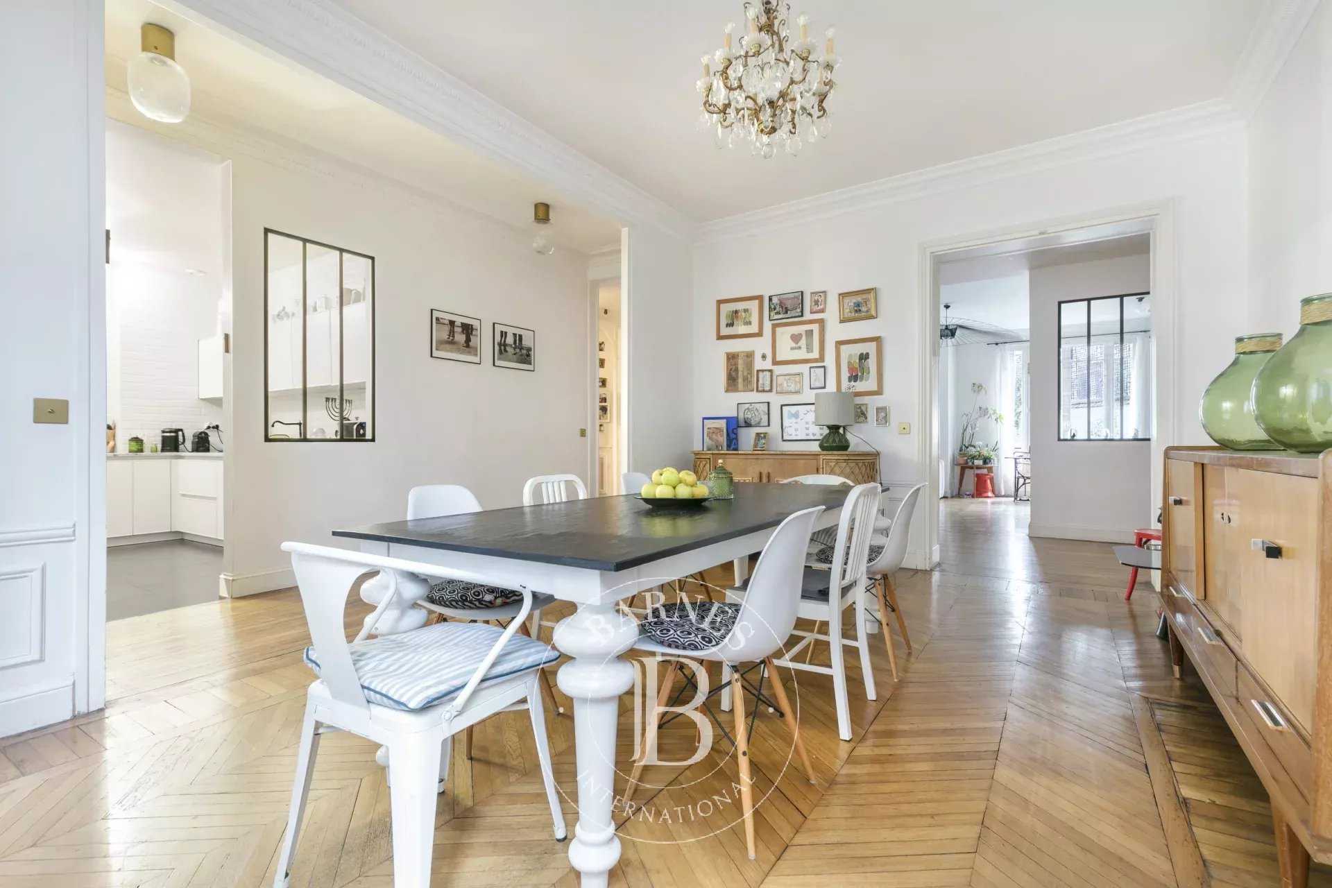 Paris  - Appartement 7 Pièces 5 Chambres