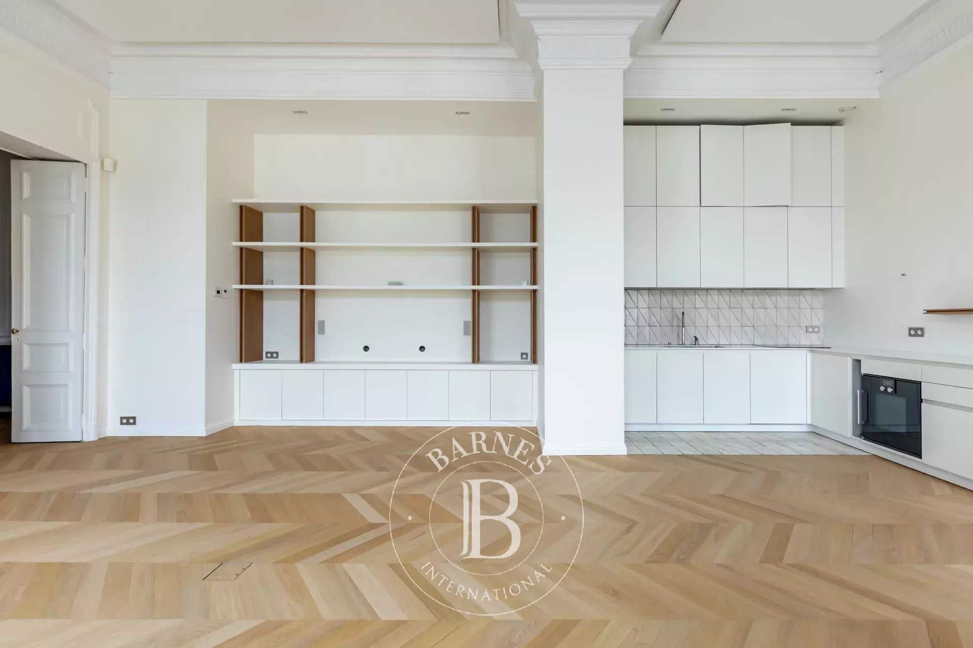 Paris  - Appartement 6 Pi&egrave;ces 3 Chambres