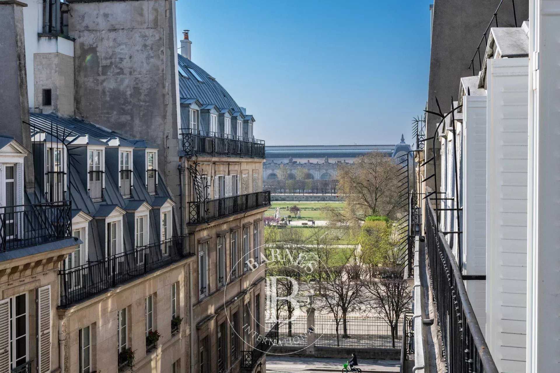 Paris  - Appartement 5 Pi&egrave;ces 3 Chambres