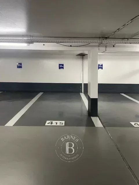 Paris  - Estacionamiento 