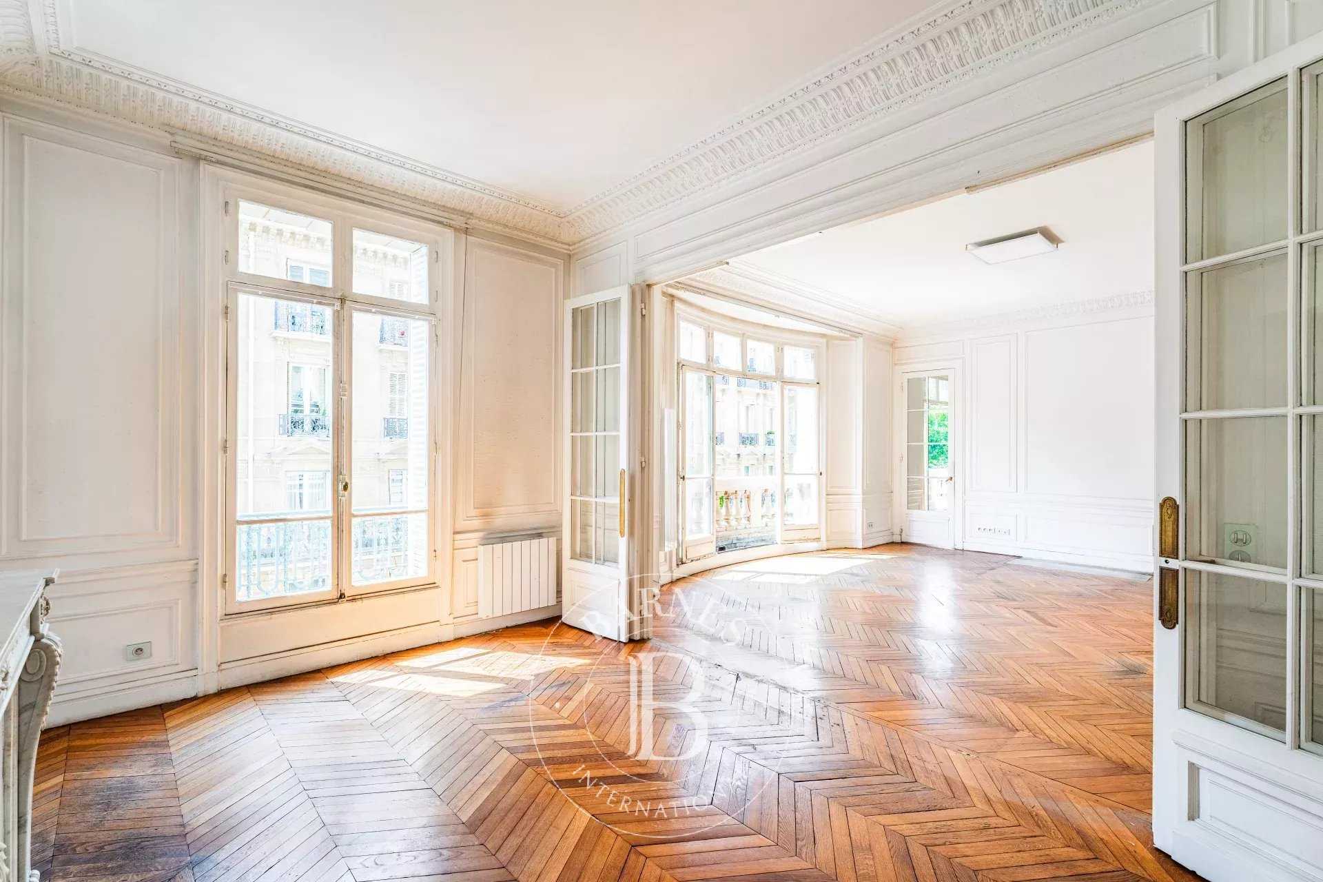 Paris  - Apartment 4 Bedrooms
