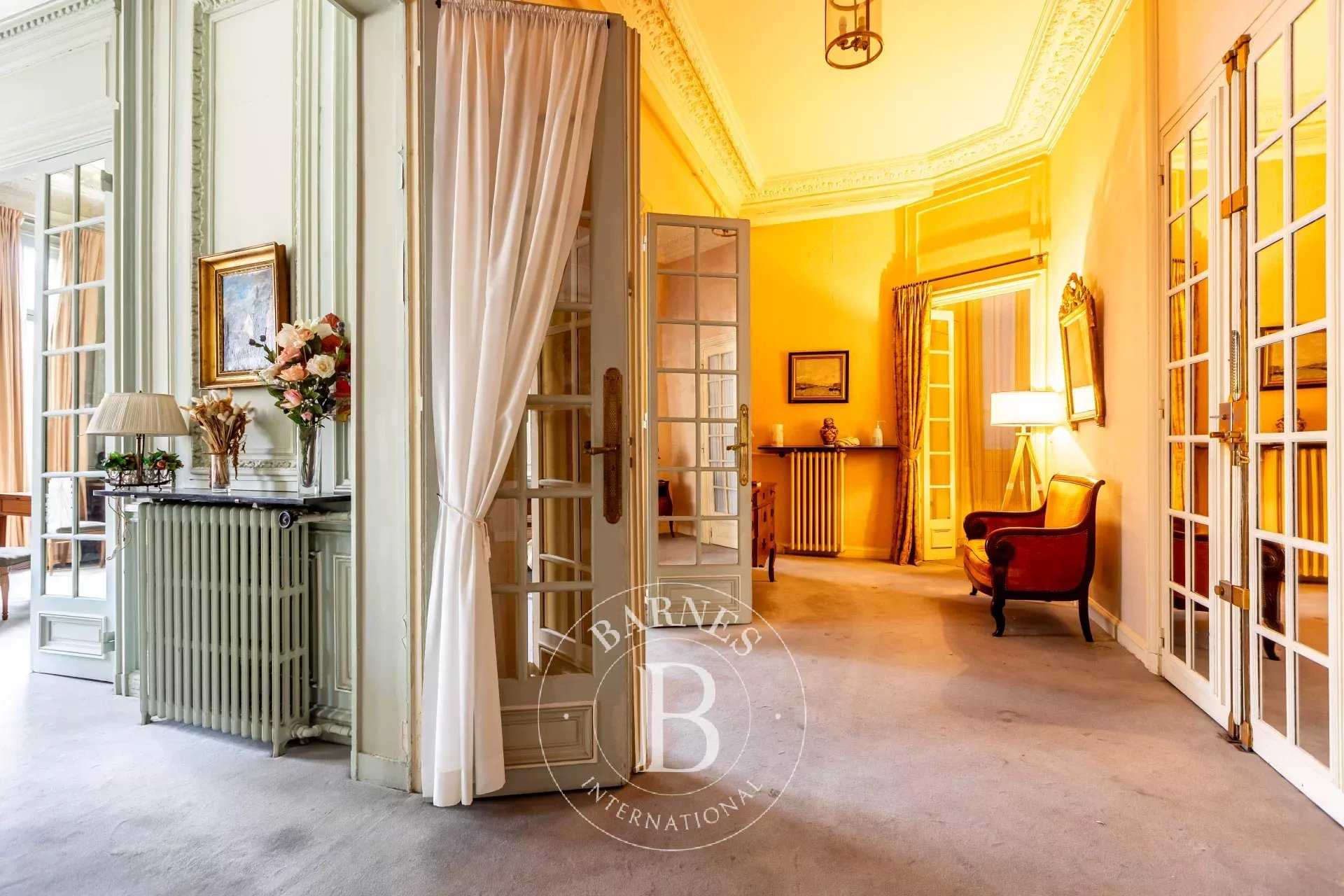 Paris  - Piso 8 Cuartos 5 Habitaciones