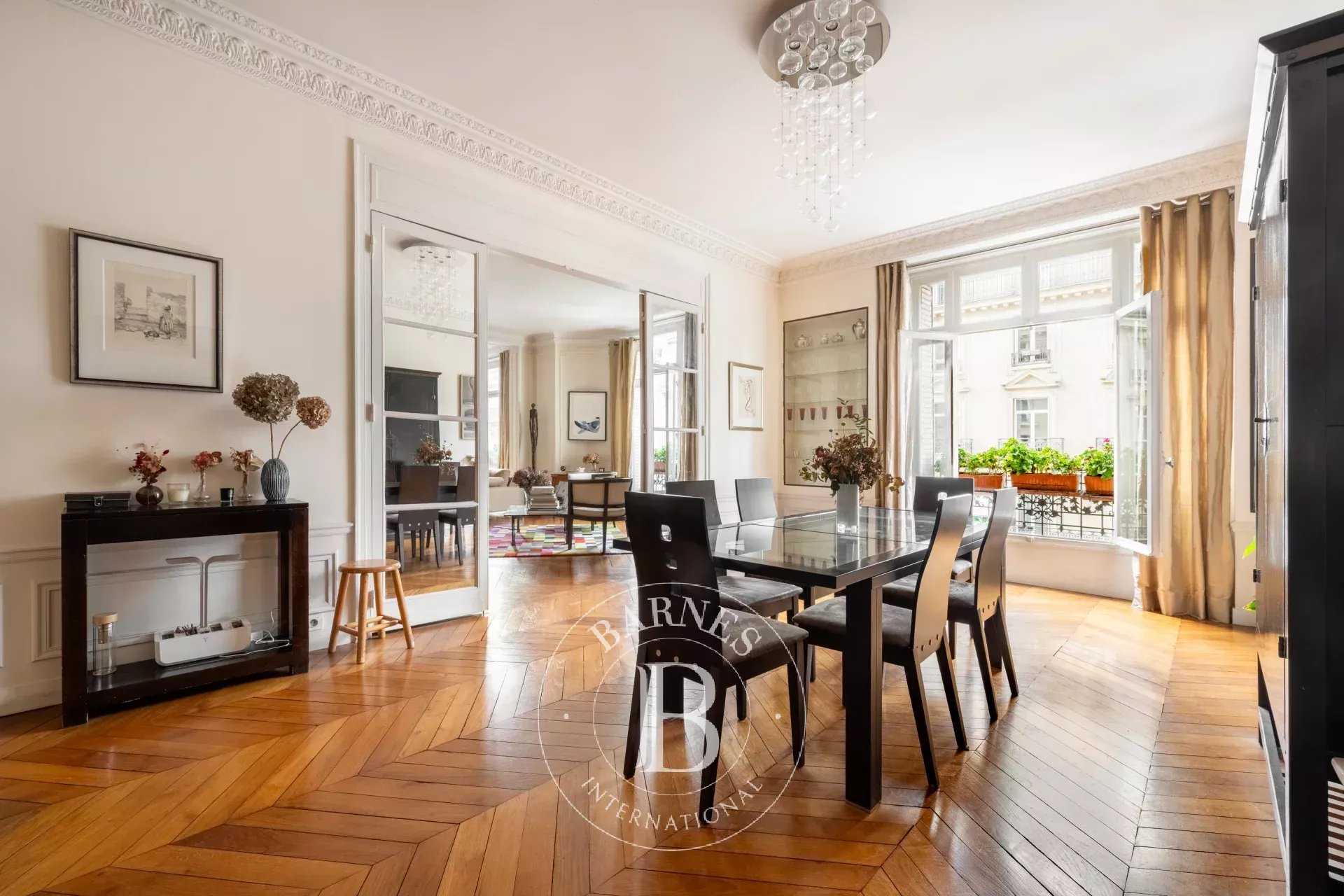 Paris  - Appartement 8 Pièces 5 Chambres