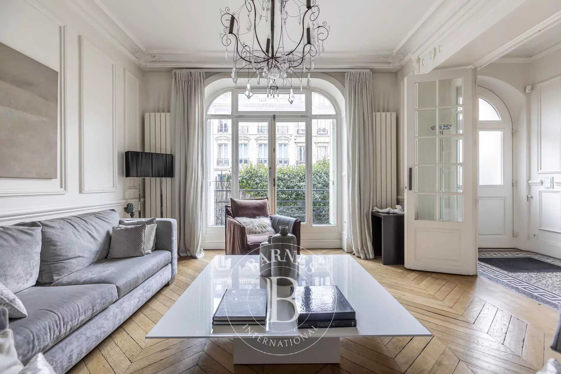 Paris  - Hôtel particulier 8 Pièces 5 Chambres