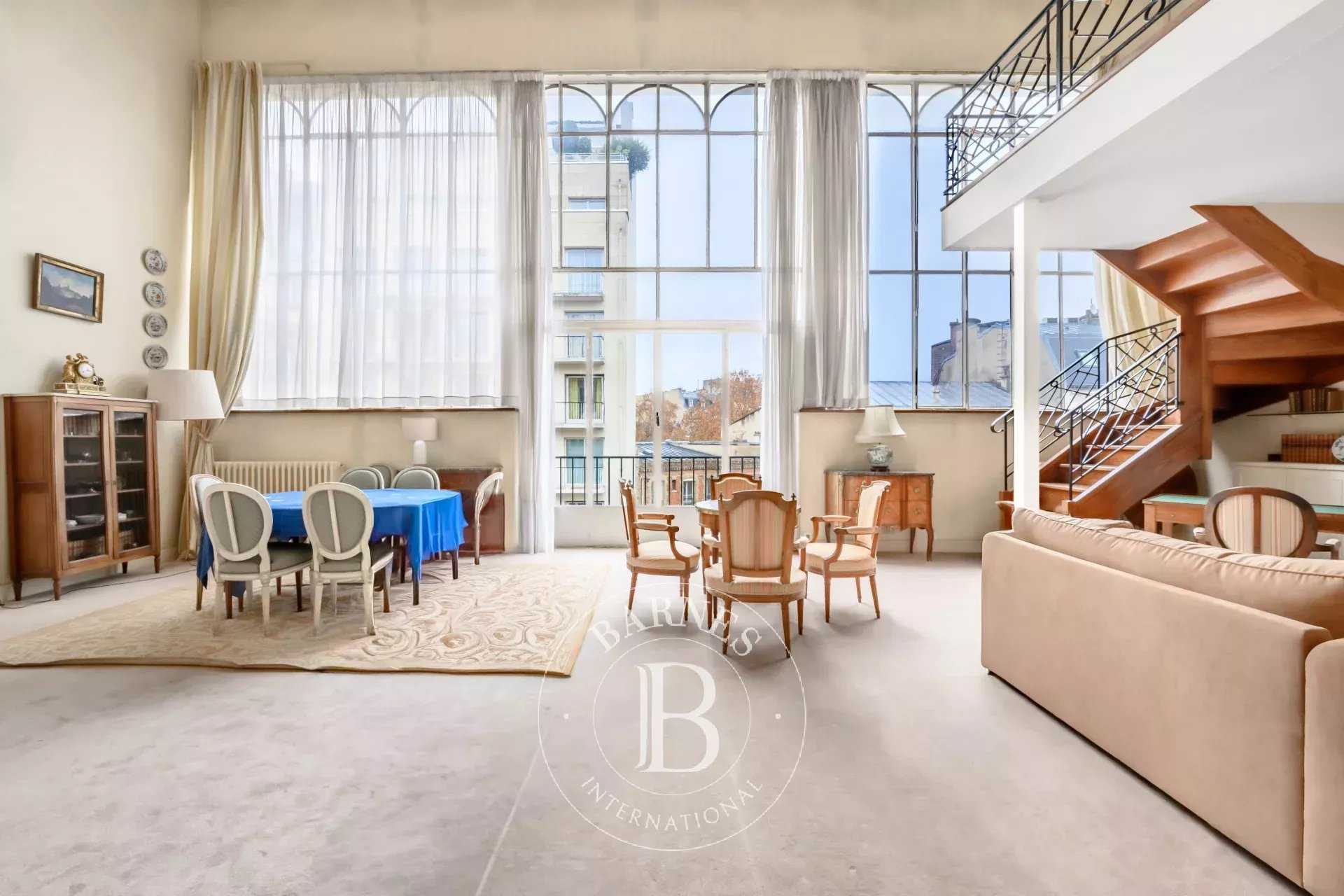 Paris  - Appartement 4 Pièces 2 Chambres