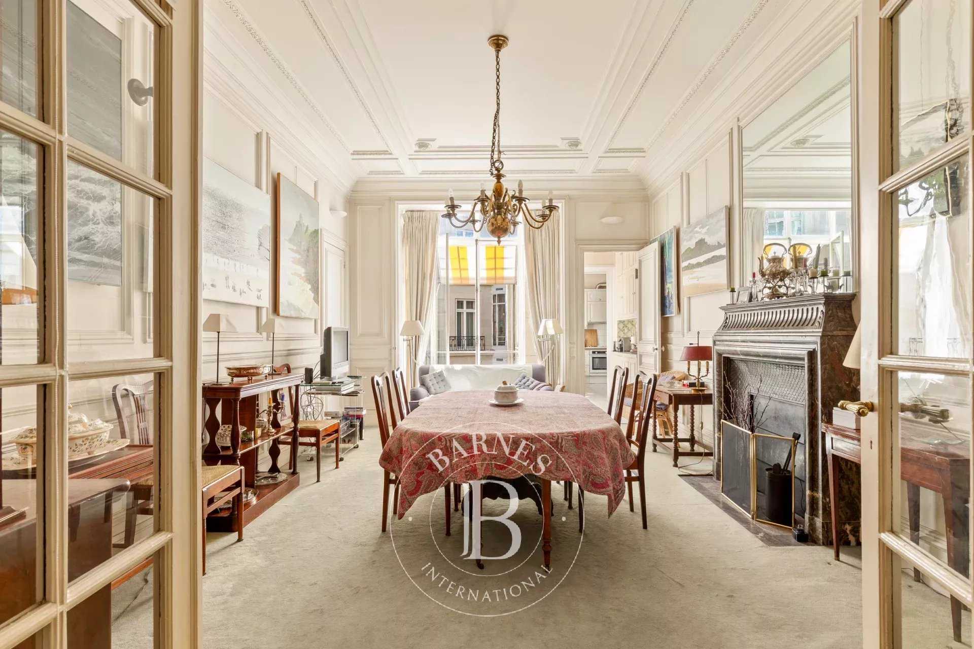 Paris  - Appartement 7 Pièces 5 Chambres