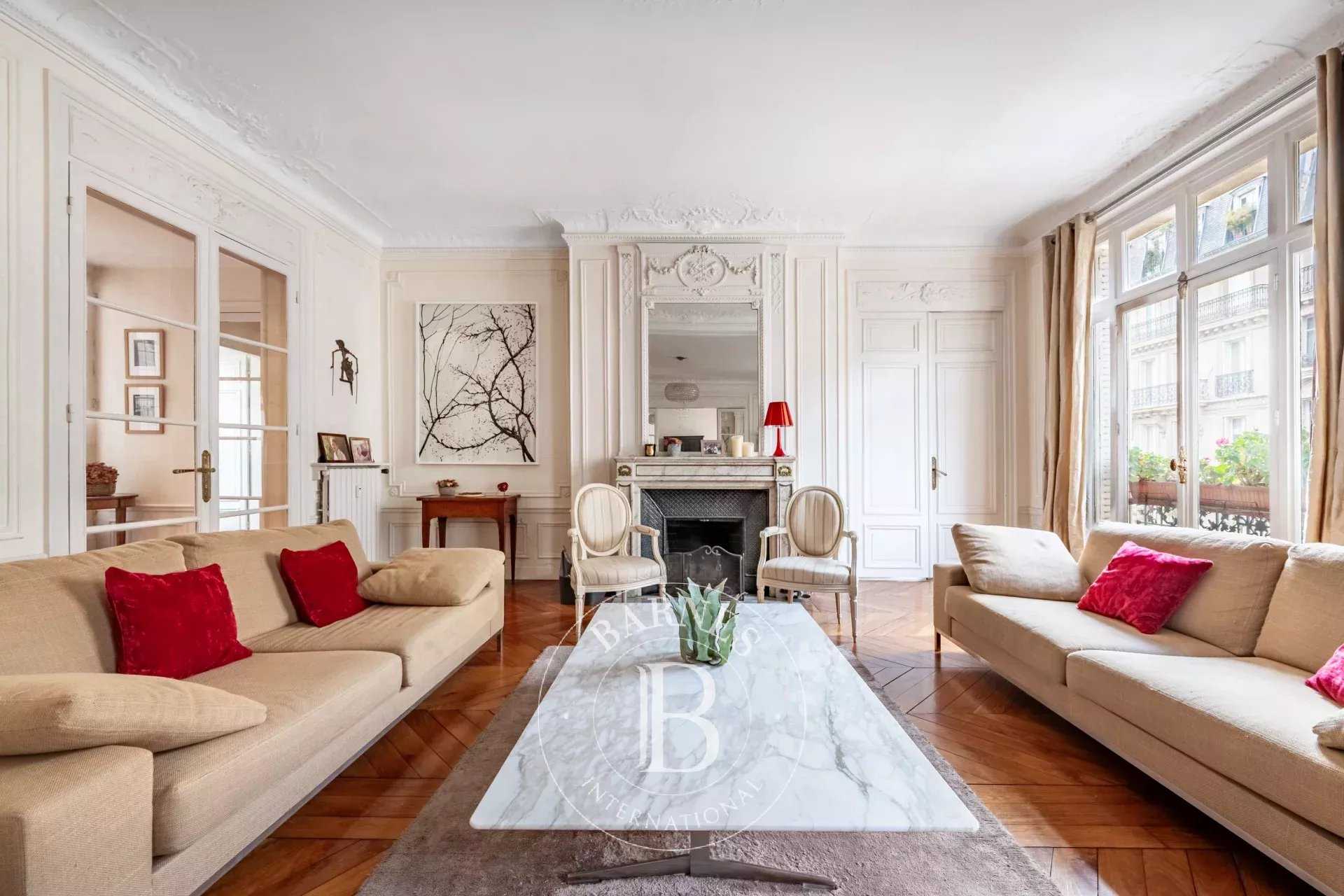 Paris  - Appartement 8 Pièces 5 Chambres