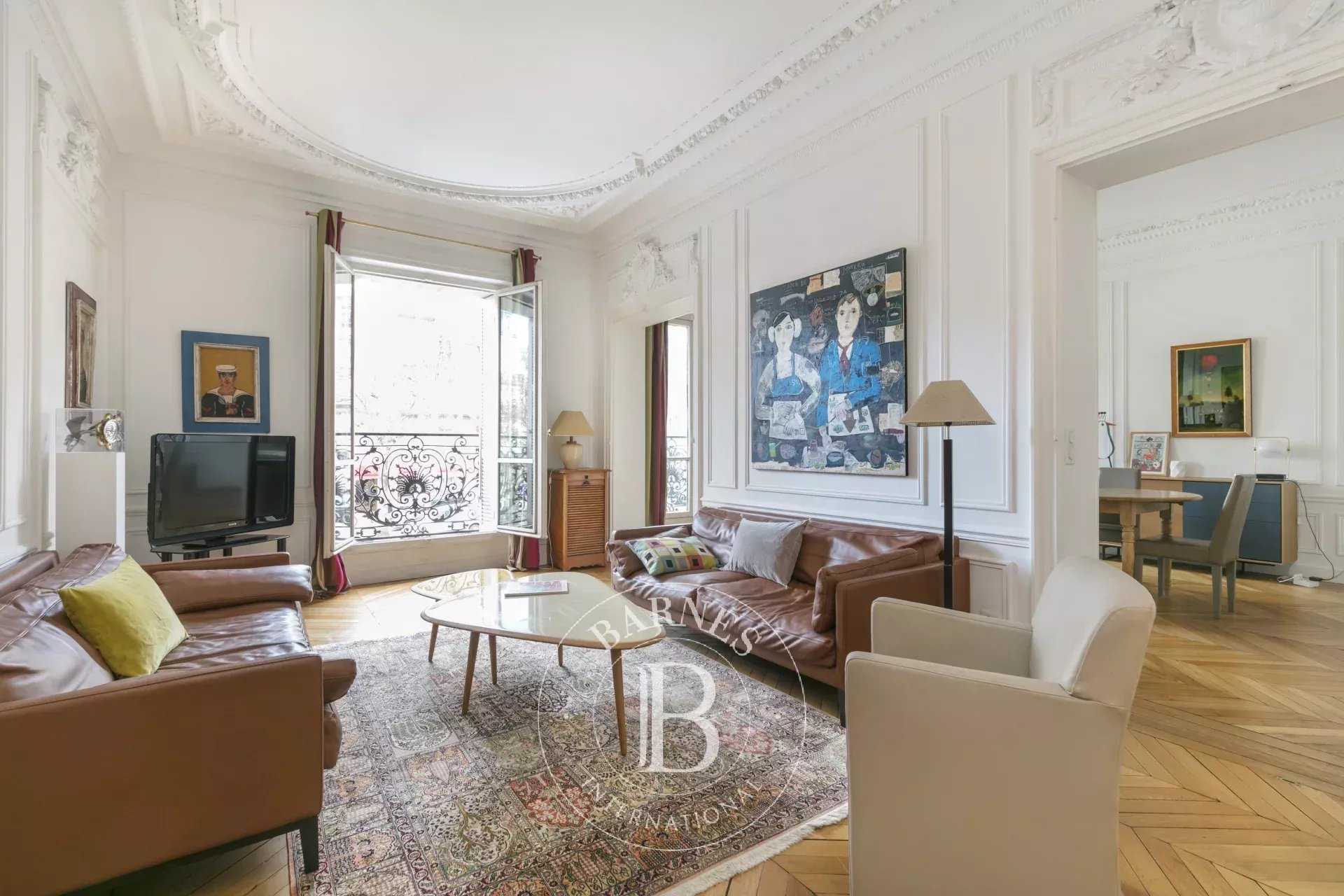 Paris  - Appartement 5 Pièces 3 Chambres