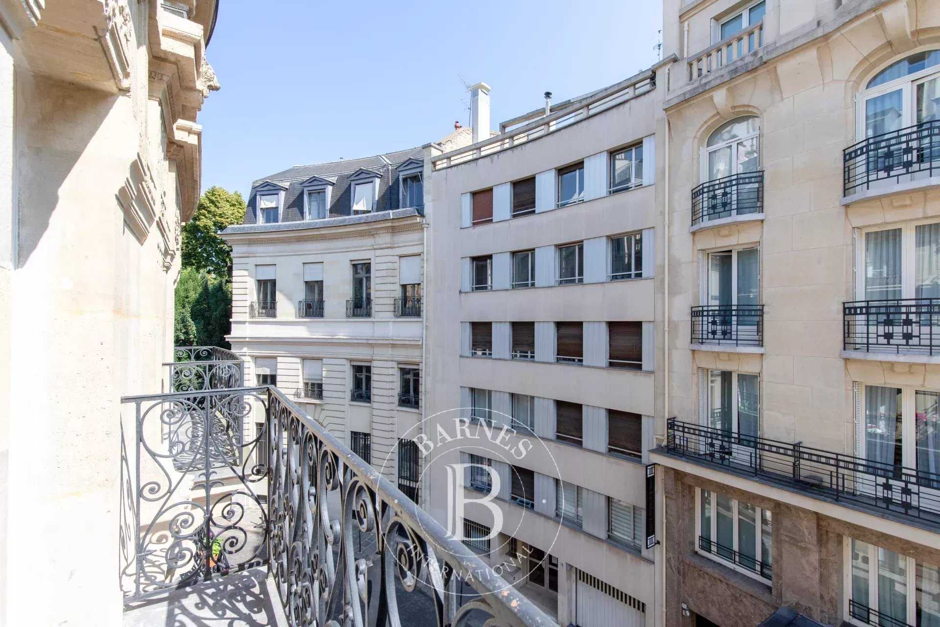 Paris  - Apartment 3 Bedrooms