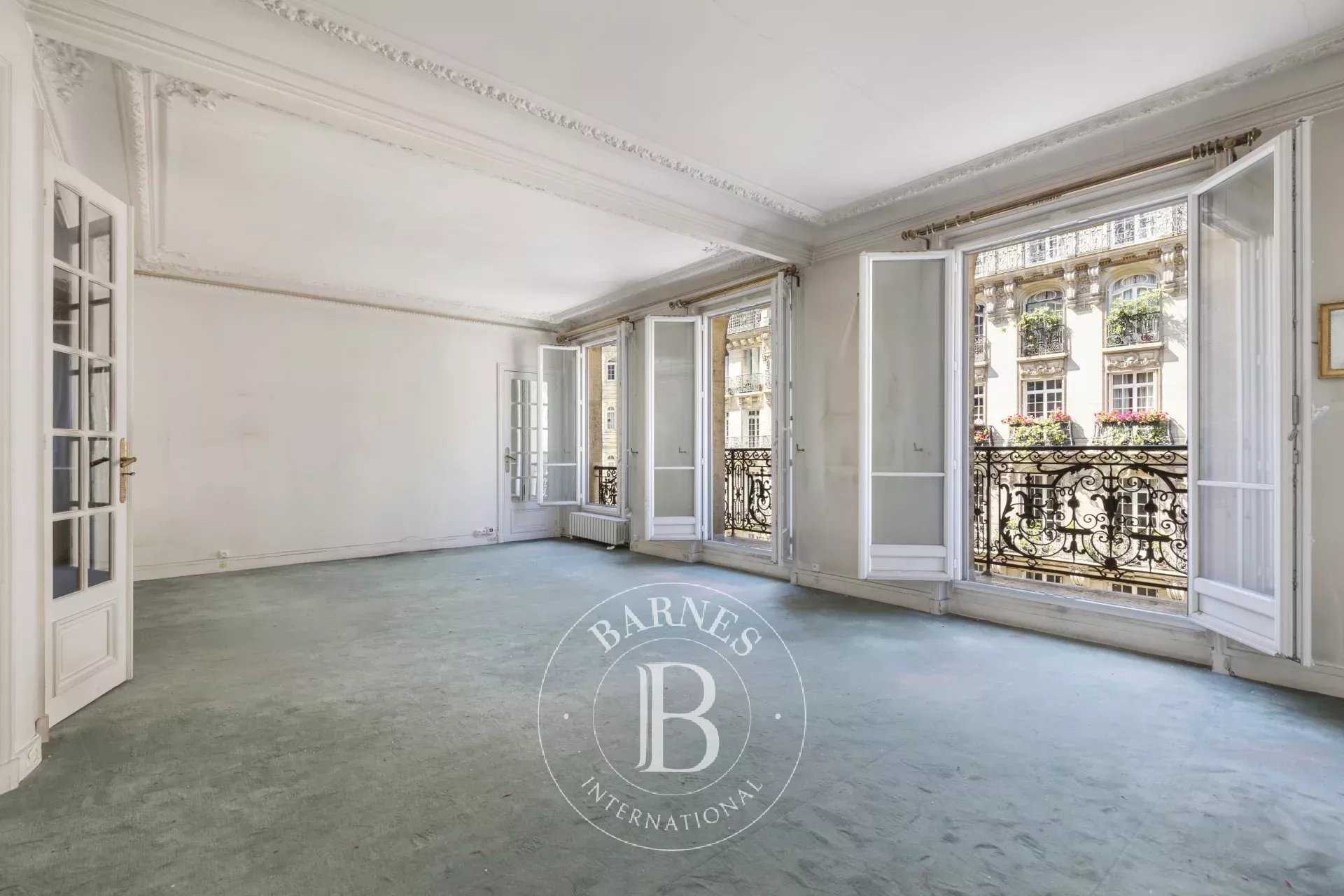 Paris  - Appartement 5 Pi&egrave;ces 3 Chambres