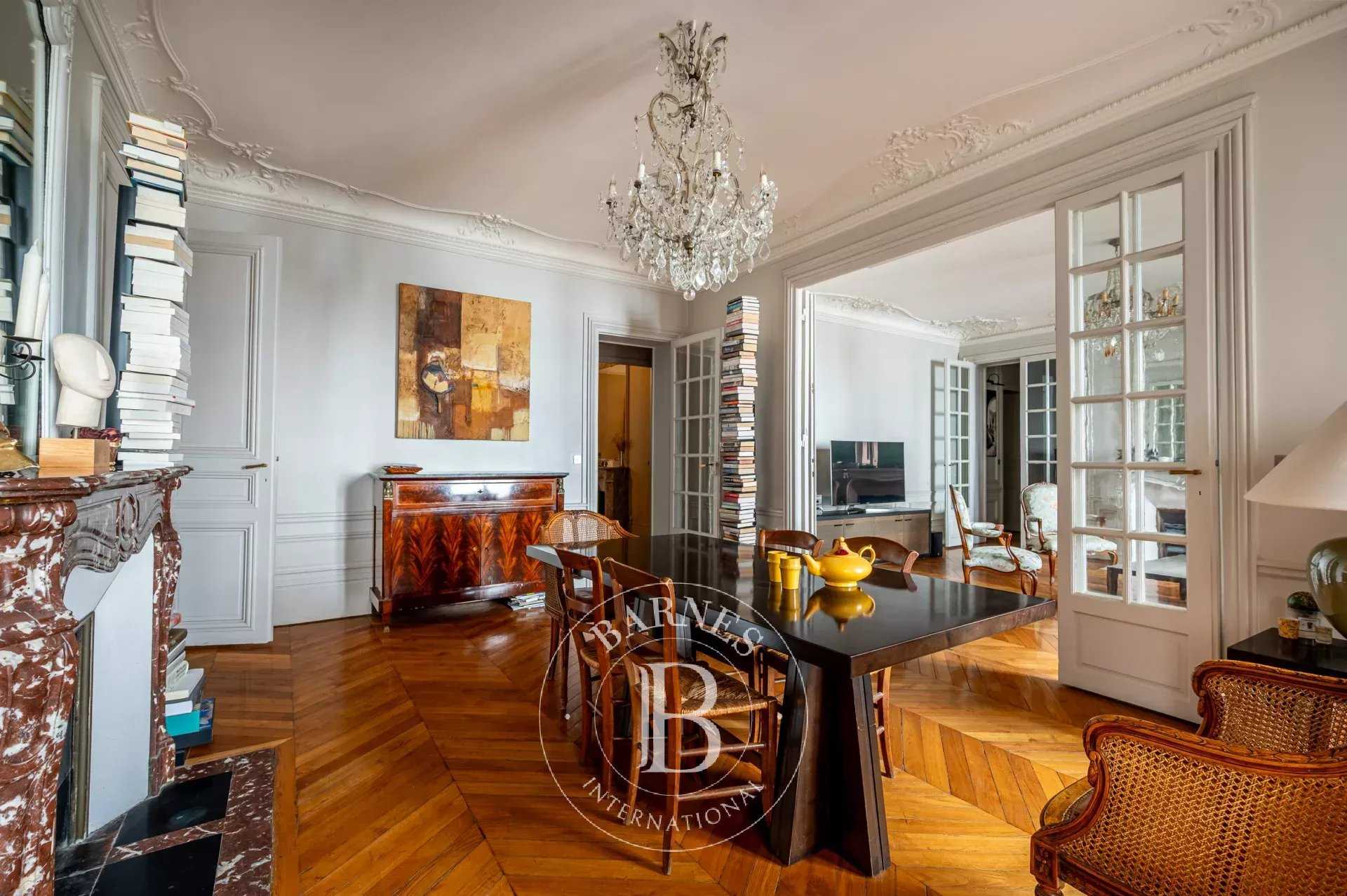 Paris  - Appartement 5 Pi&egrave;ces 3 Chambres