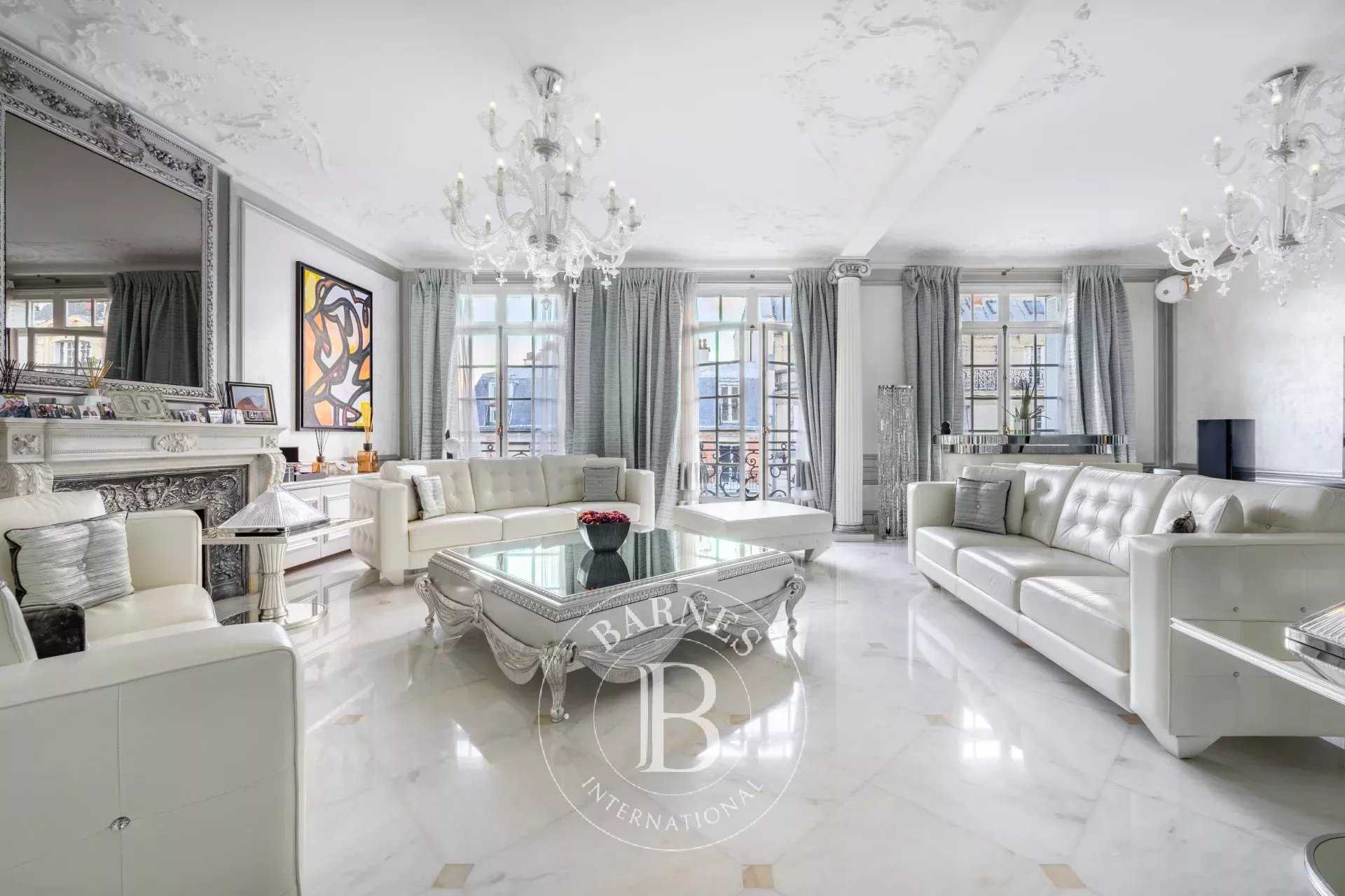 Paris  - Appartement 6 Pièces 3 Chambres