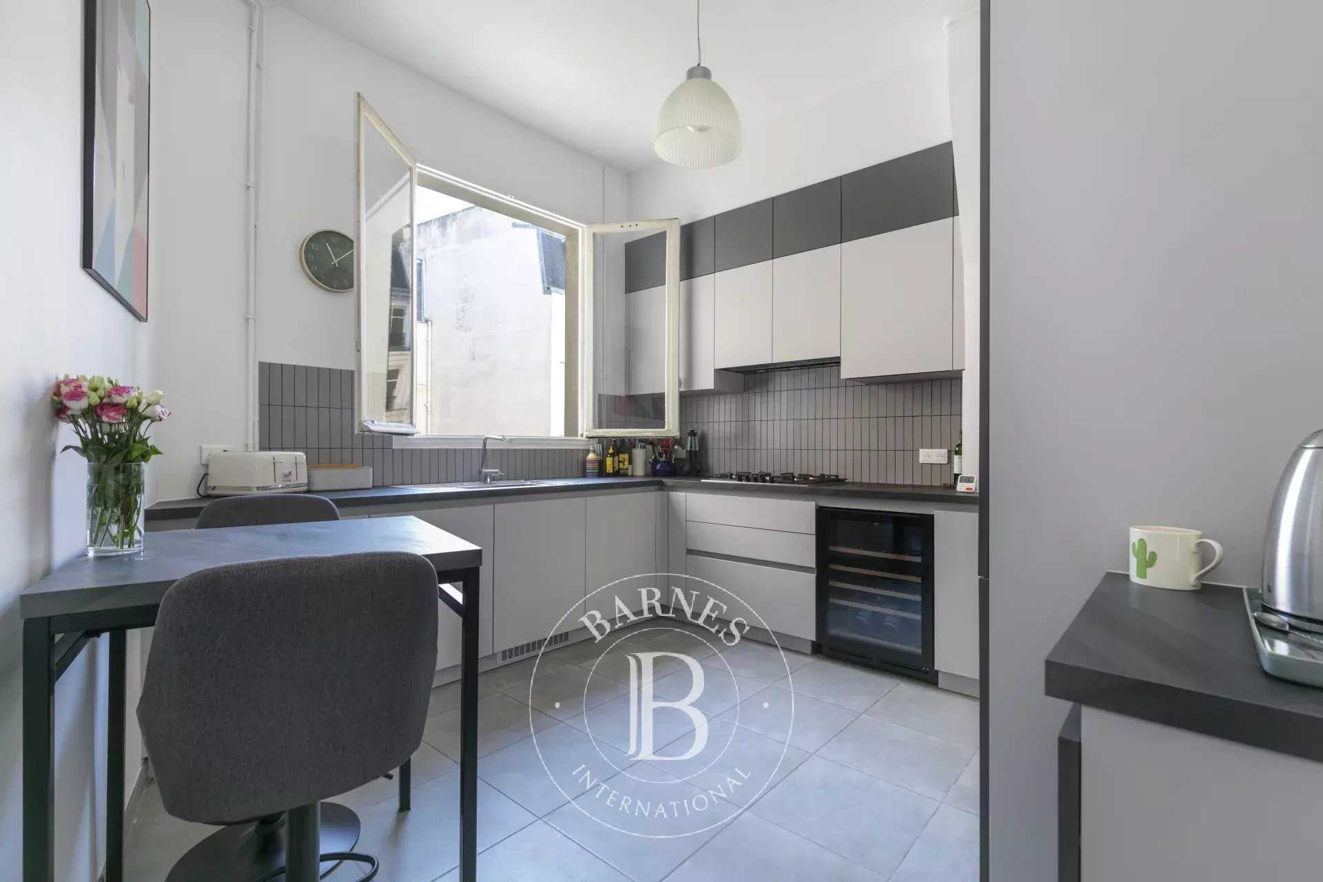 Paris  - Appartement 4 Pi&egrave;ces 3 Chambres