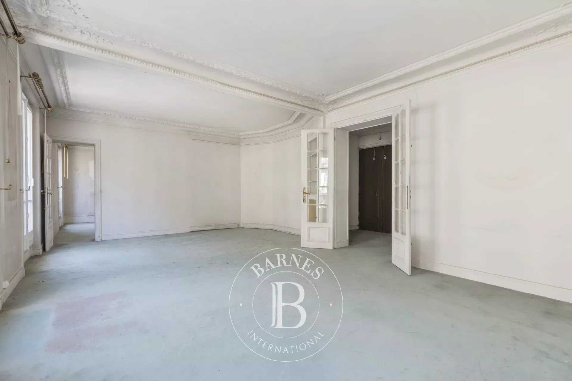 Paris  - Appartement 5 Pi&egrave;ces 3 Chambres