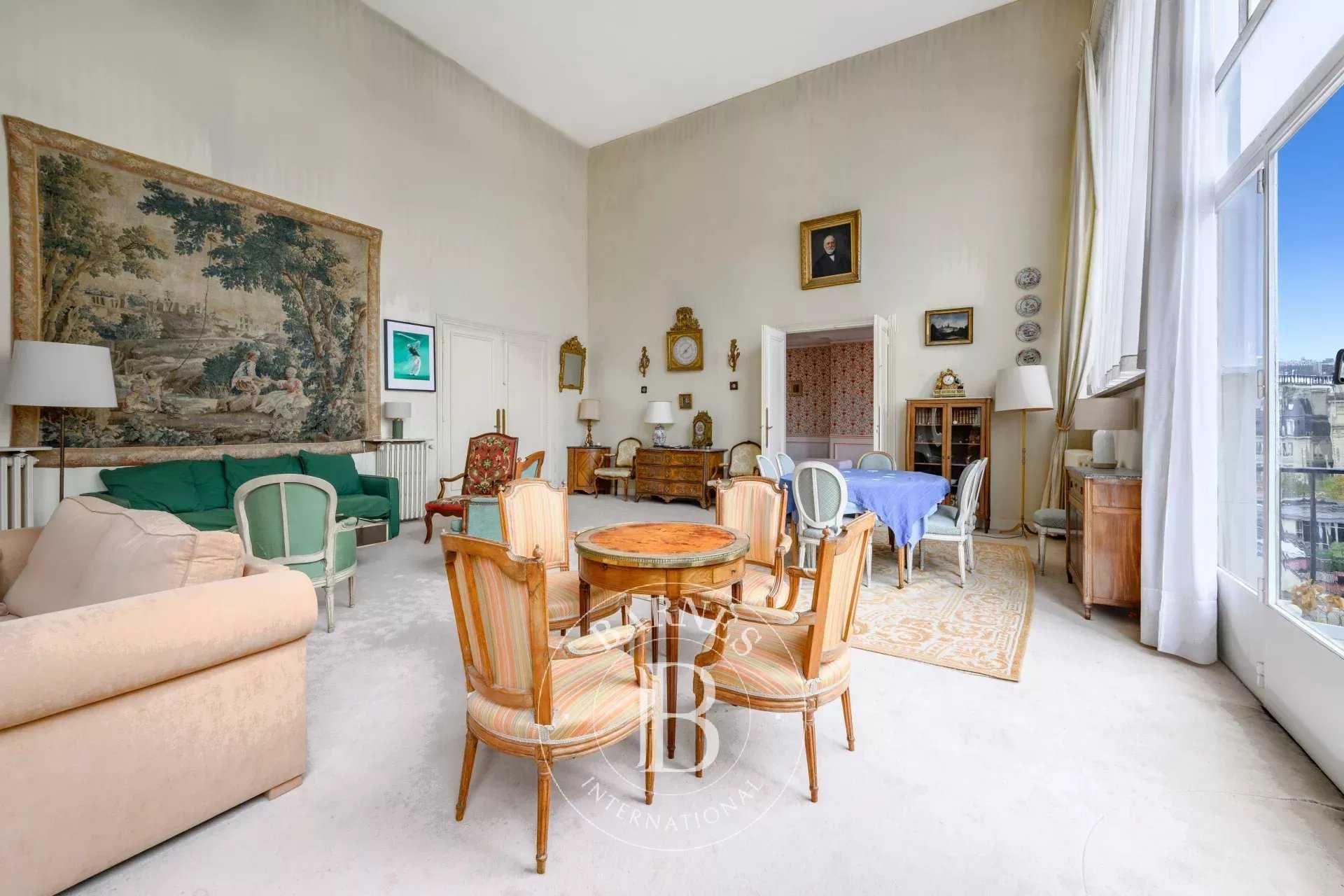 Paris  - Appartement 4 Pièces 2 Chambres