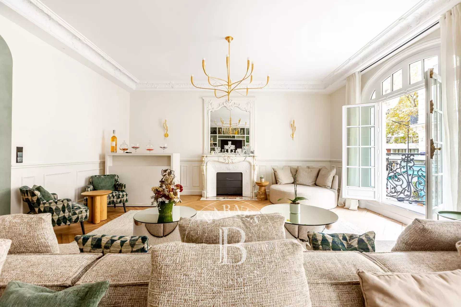 Paris  - Appartement 6 Pièces 3 Chambres