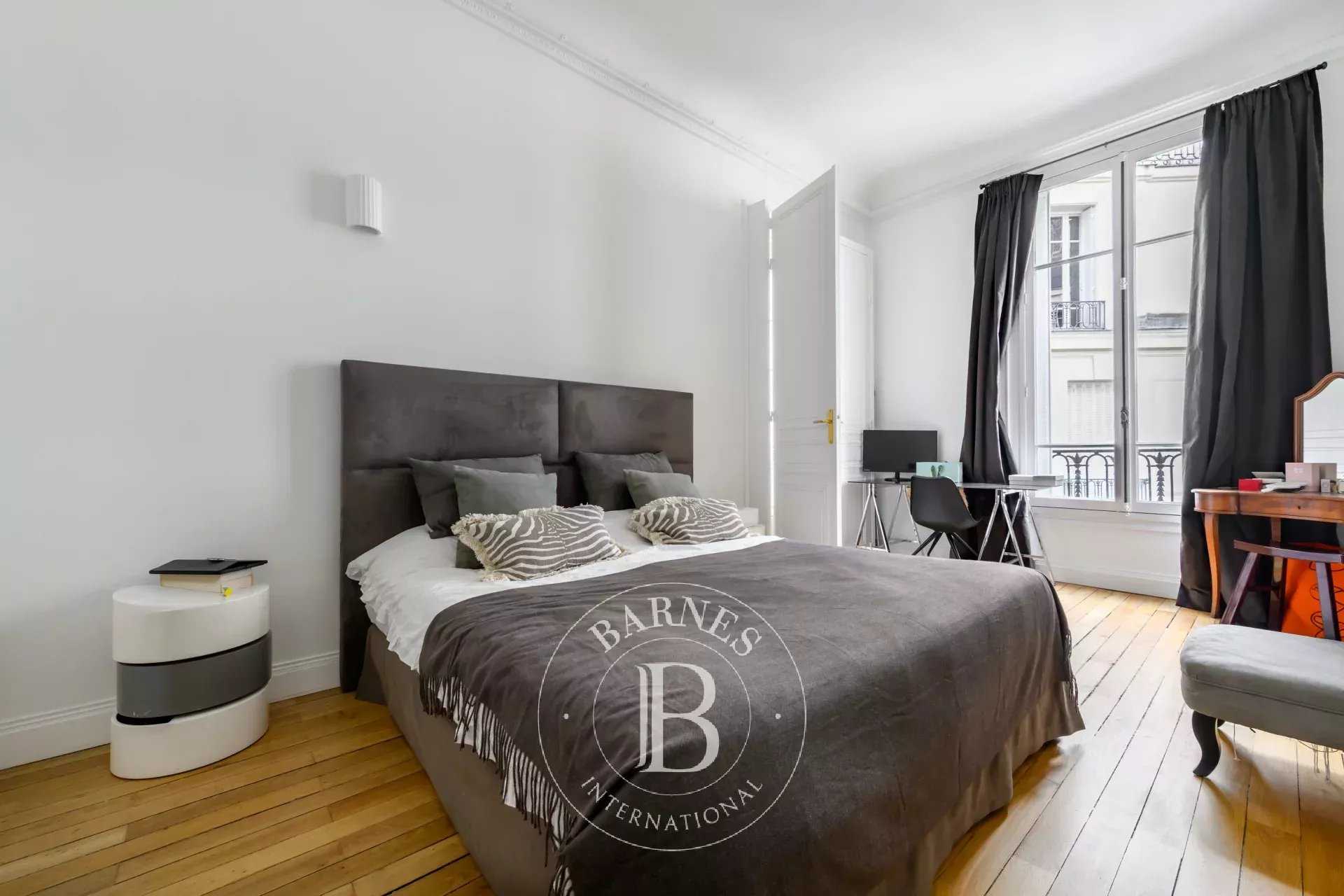 Paris  - Appartement 5 Pièces 3 Chambres