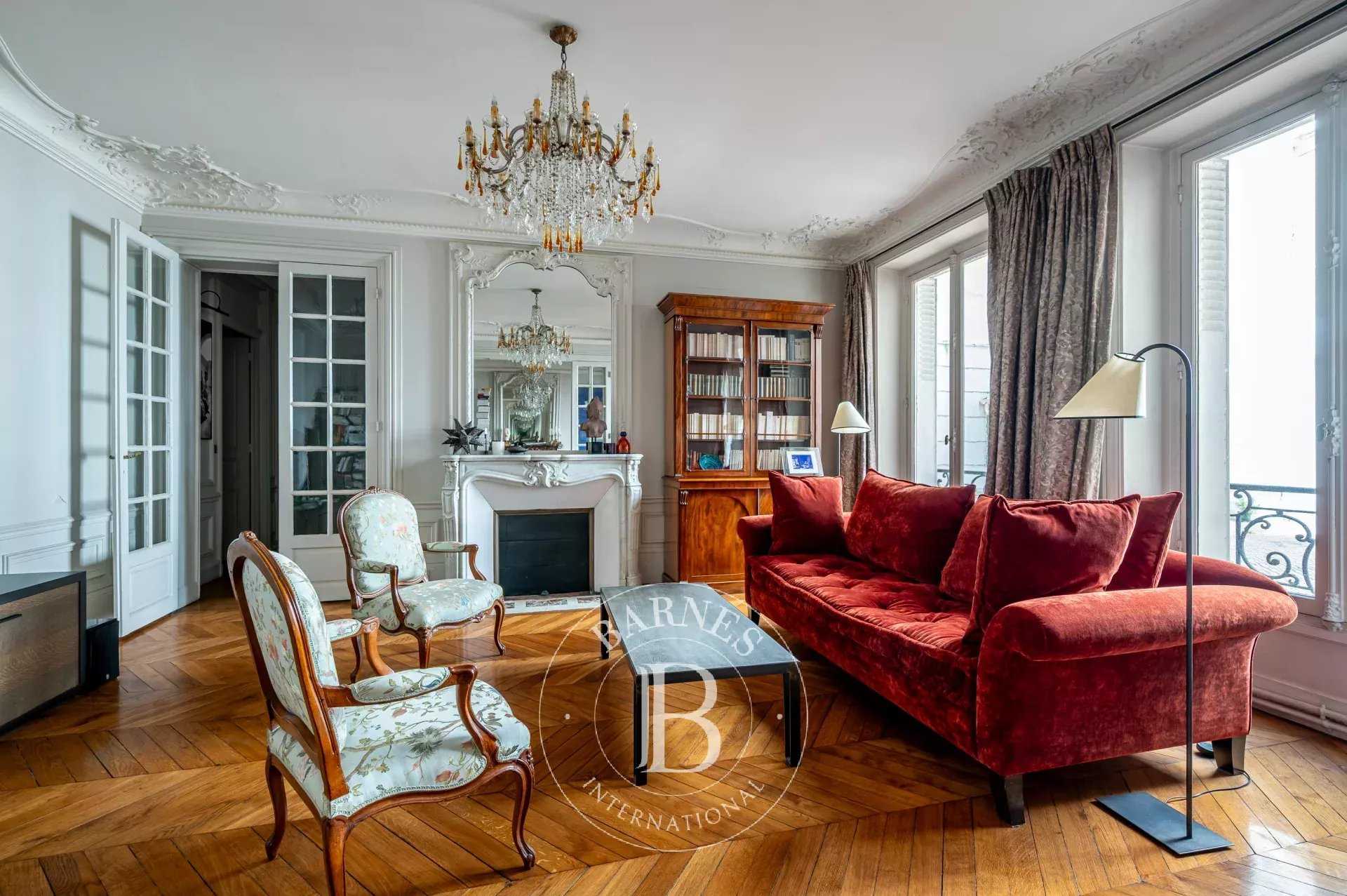 Paris  - Appartement 5 Pi&egrave;ces 3 Chambres
