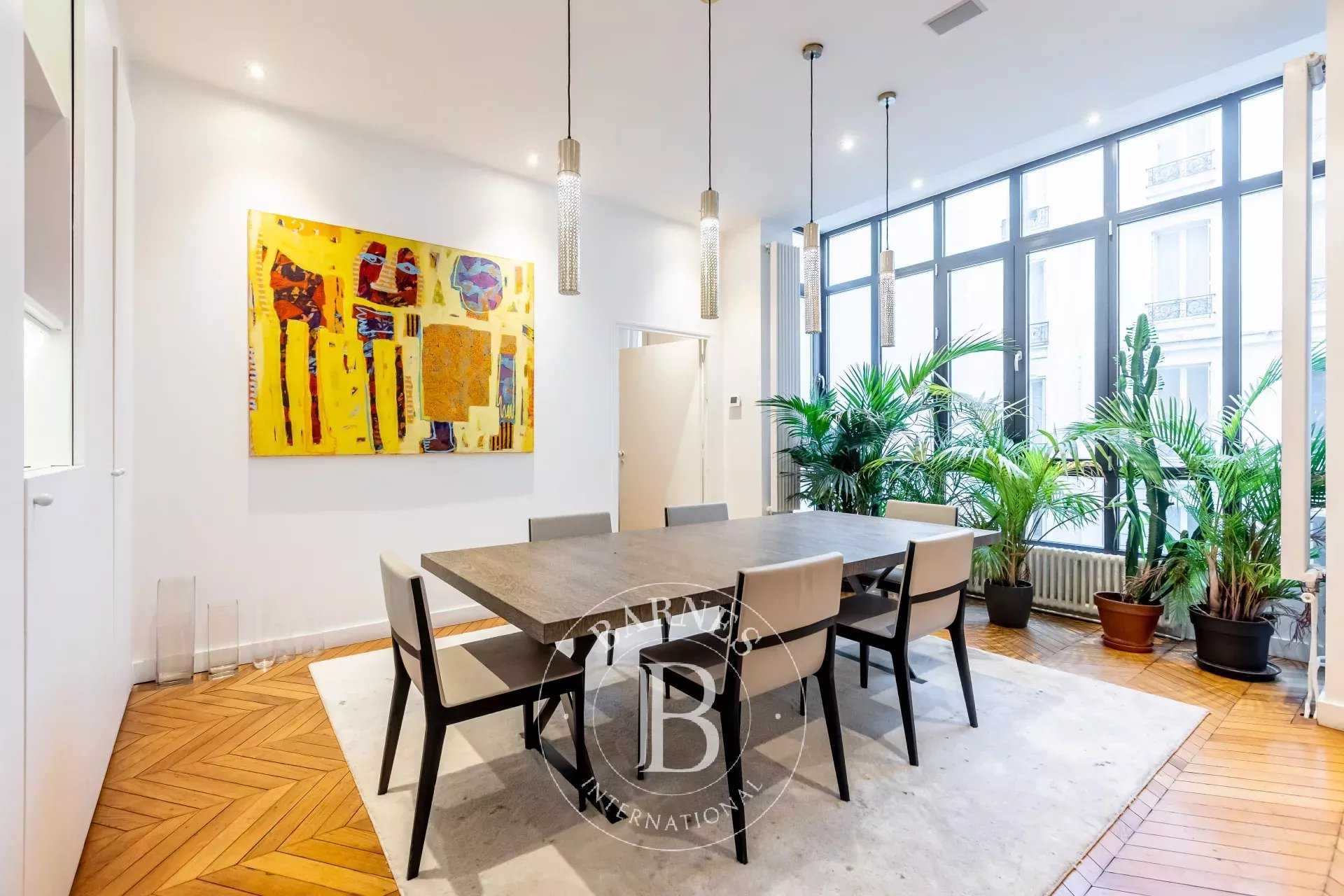 Paris  - Appartement 6 Pièces 3 Chambres