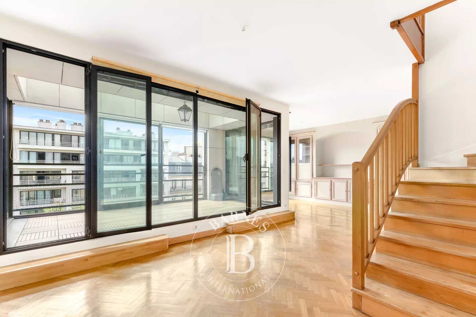 Paris  - Appartement 4 Pièces 2 Chambres