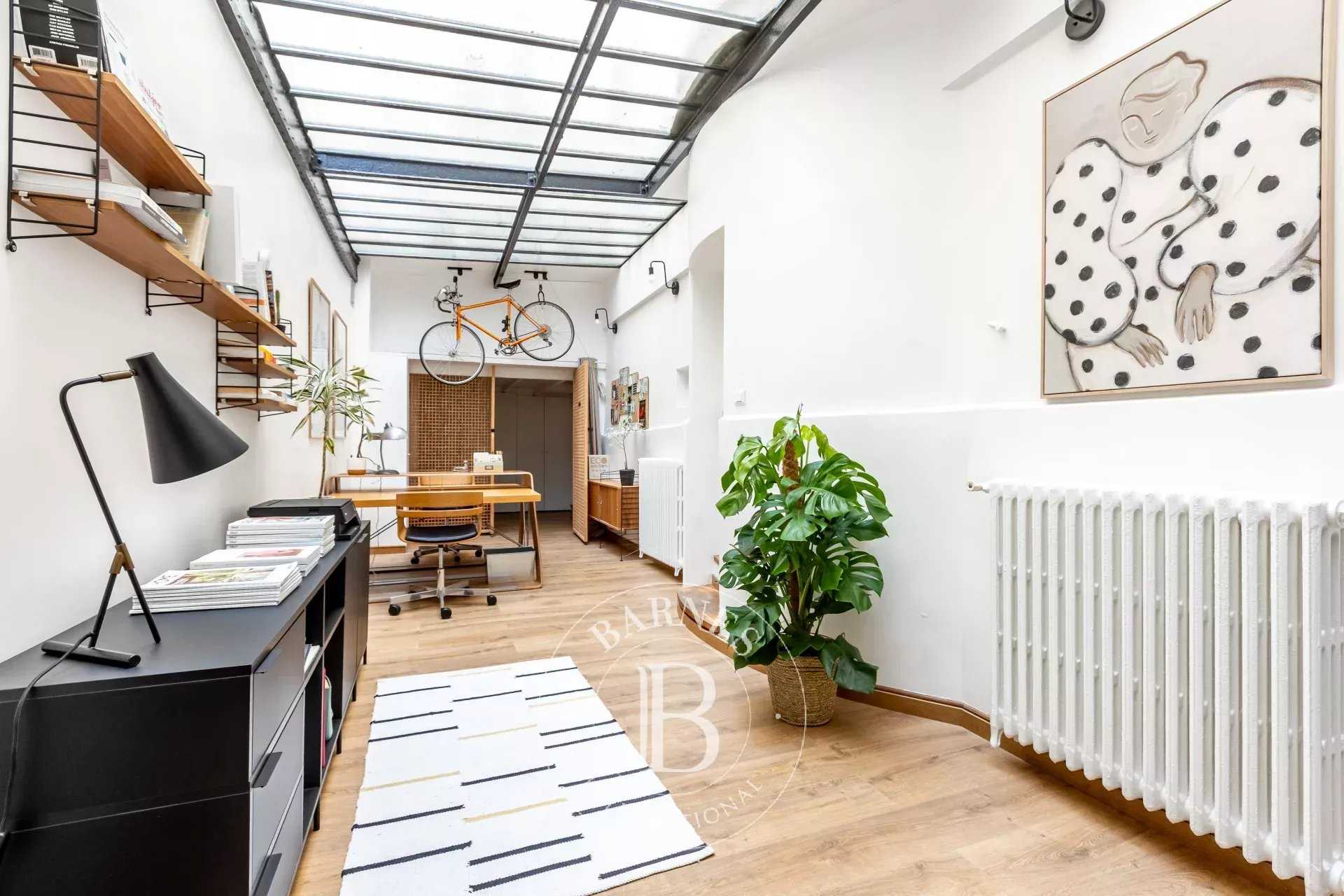 Paris  - Appartement 5 Pi&egrave;ces 3 Chambres