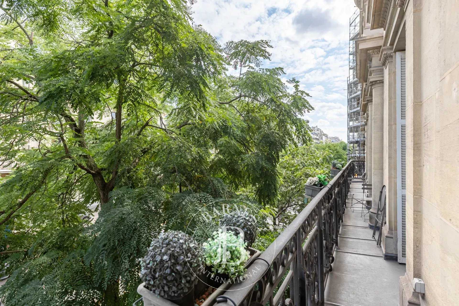 Paris  - Appartement 5 Pi&egrave;ces 3 Chambres