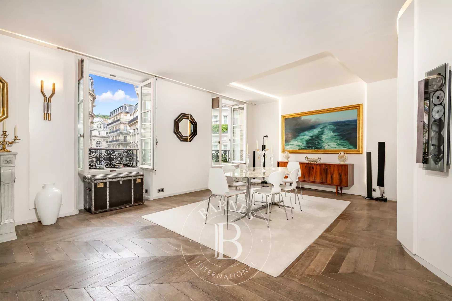 Paris  - Appartement 5 Pièces 3 Chambres