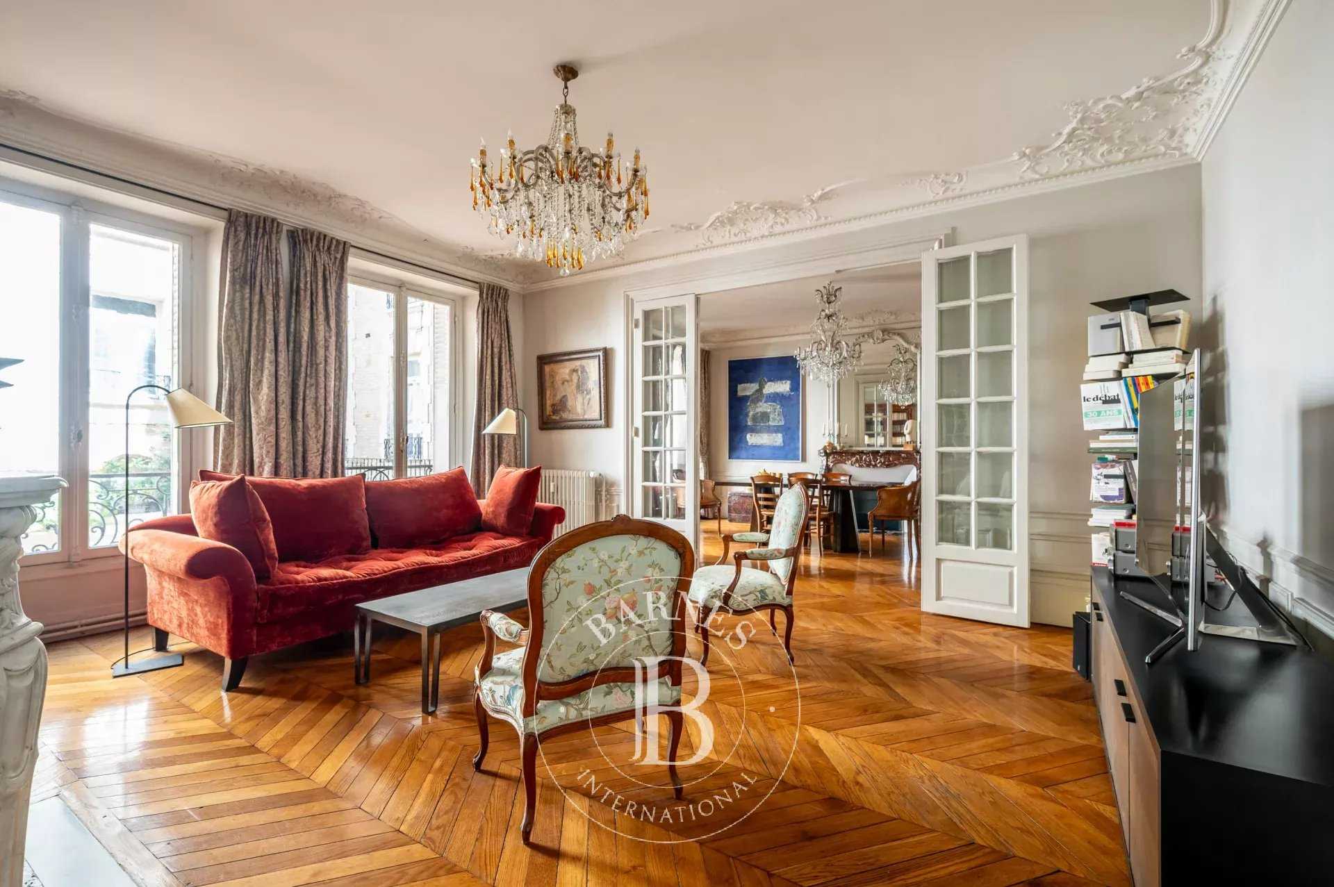 Paris  - Appartement 5 Pi&egrave;ces 3 Chambres