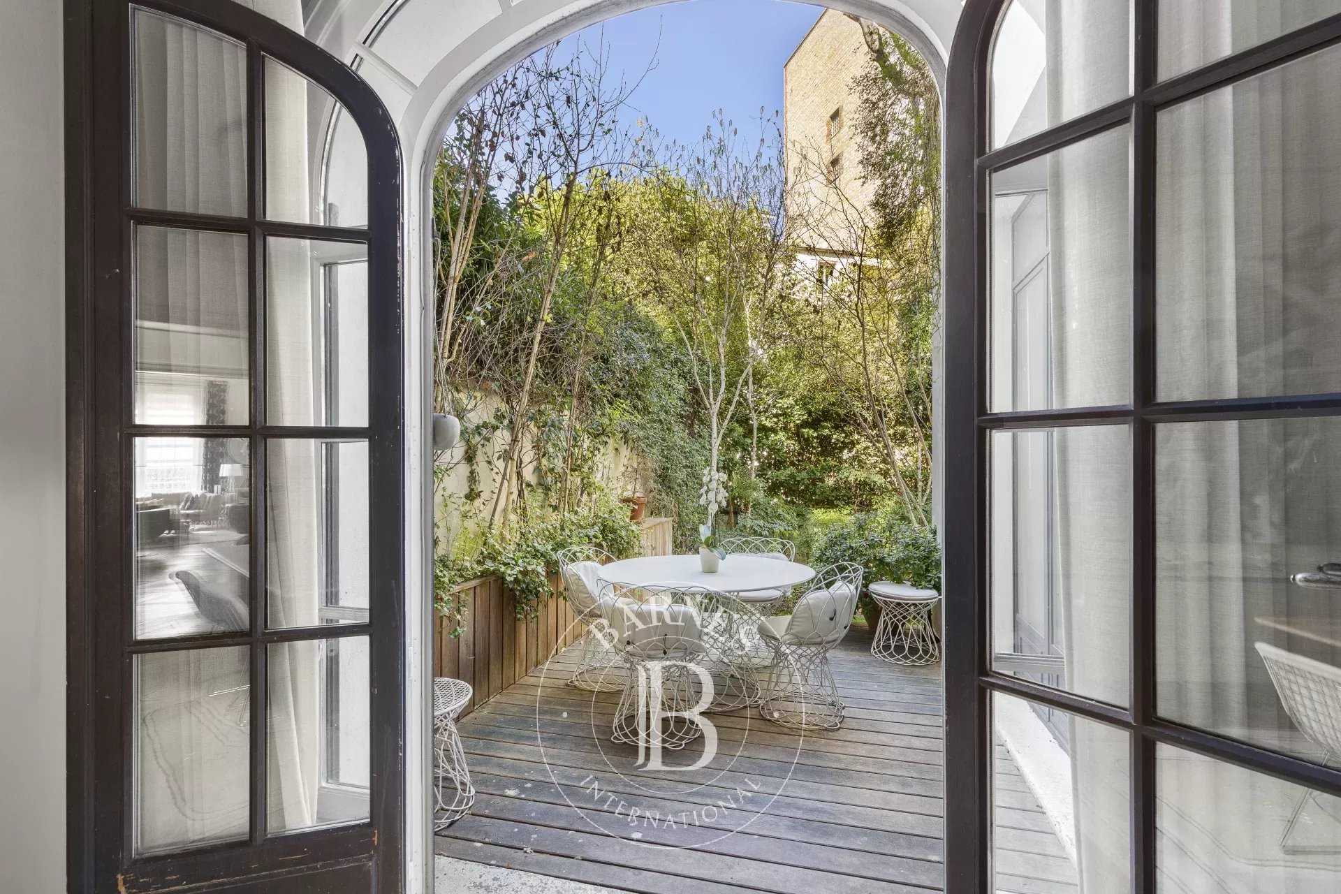 Mansion Paris 75017  -  ref 85448902 (picture 1)