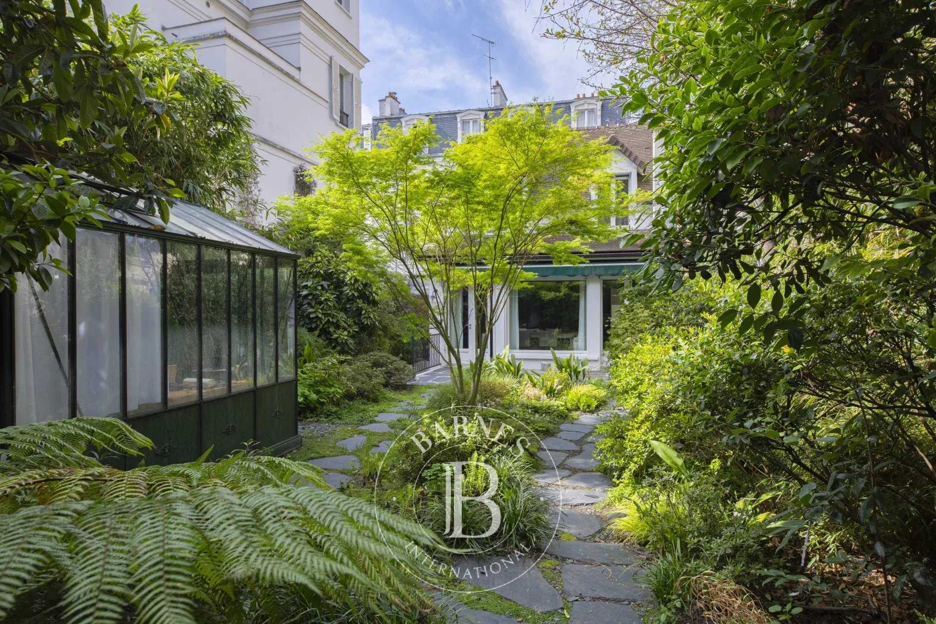 Apartment Paris 75017  -  ref 84048106 (picture 1)