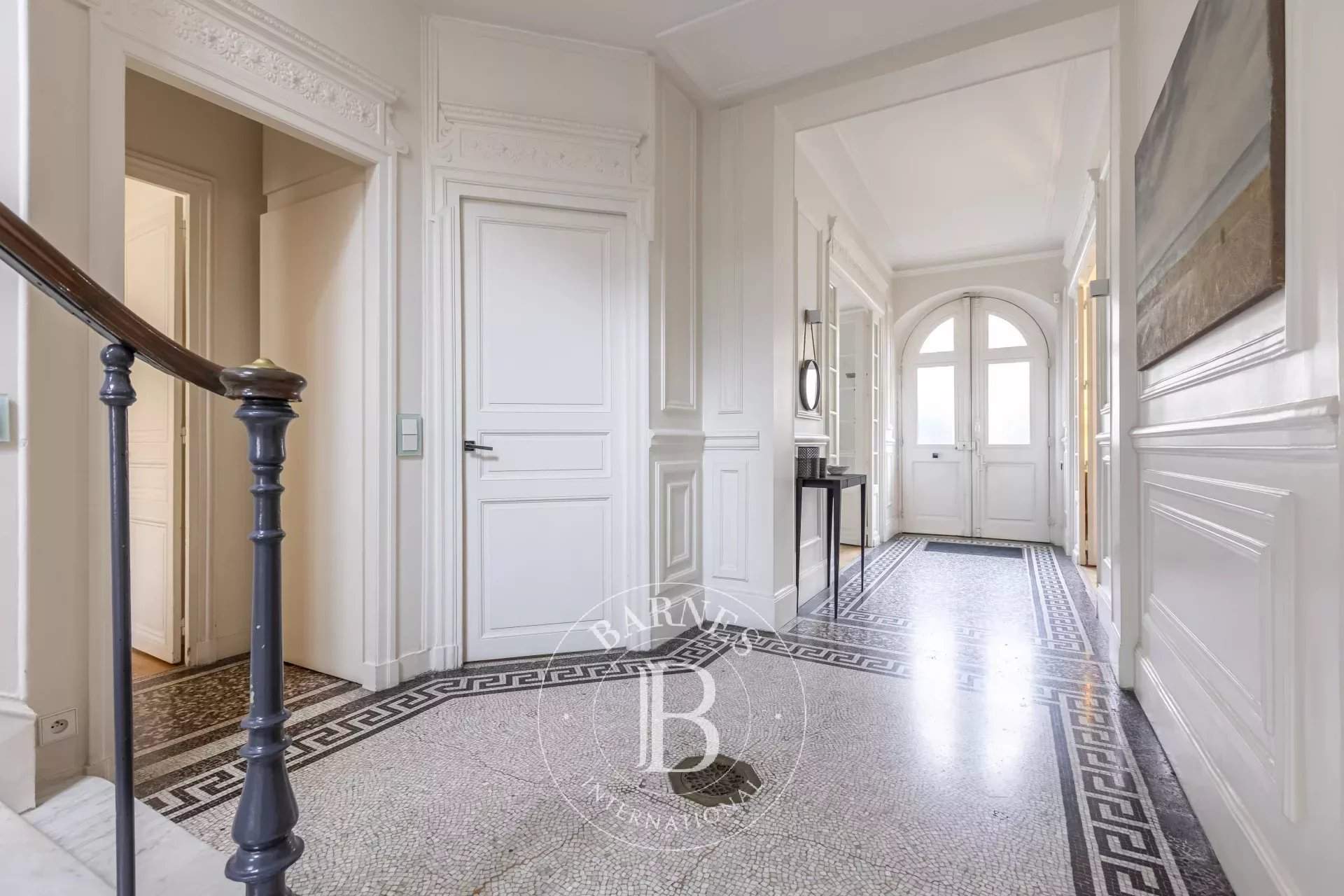 Paris  - Hôtel particulier 8 Pièces 5 Chambres - picture 4