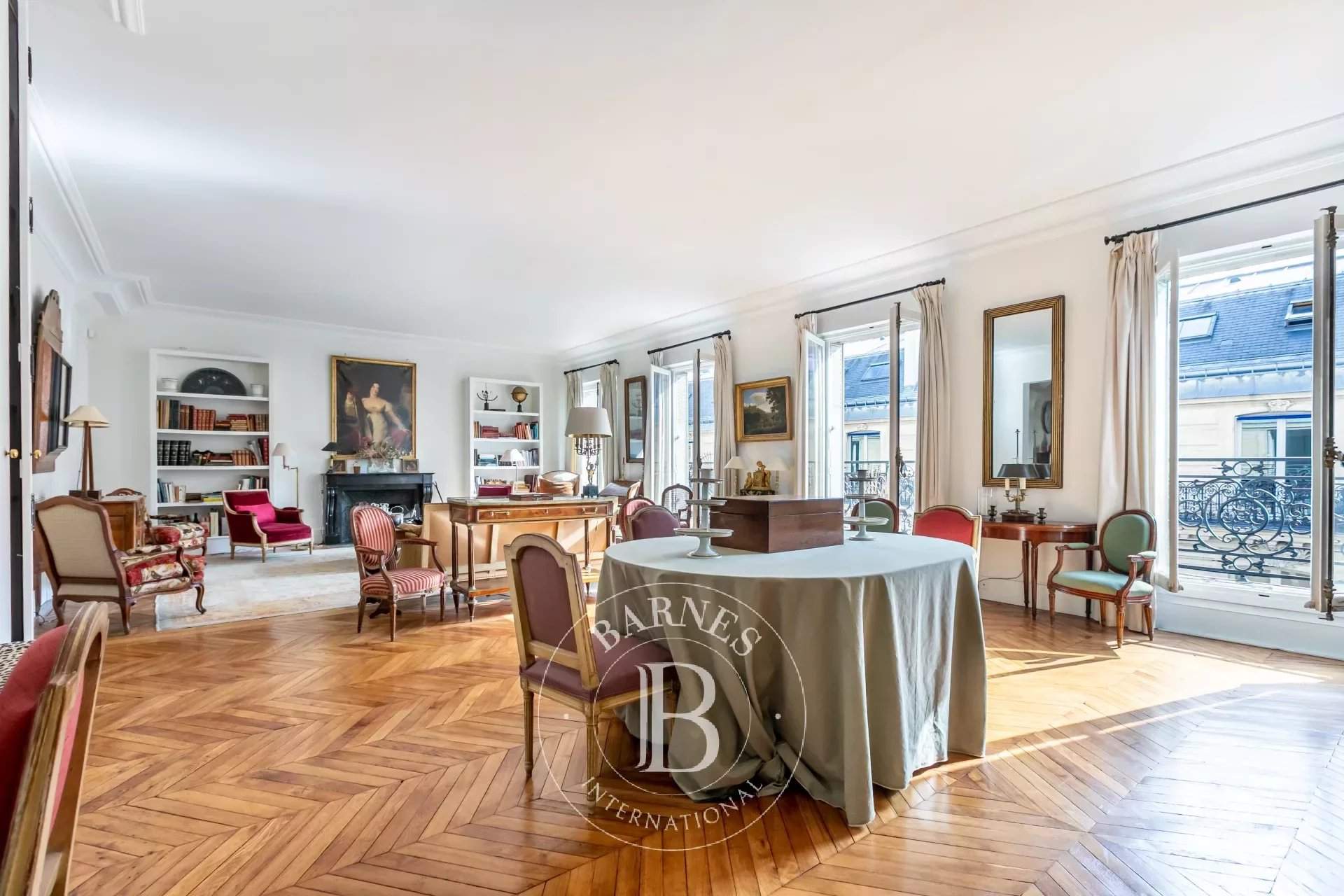 Apartment for sale 5 Bedrooms 2949 sq ft Paris 8 - € 5,100,000